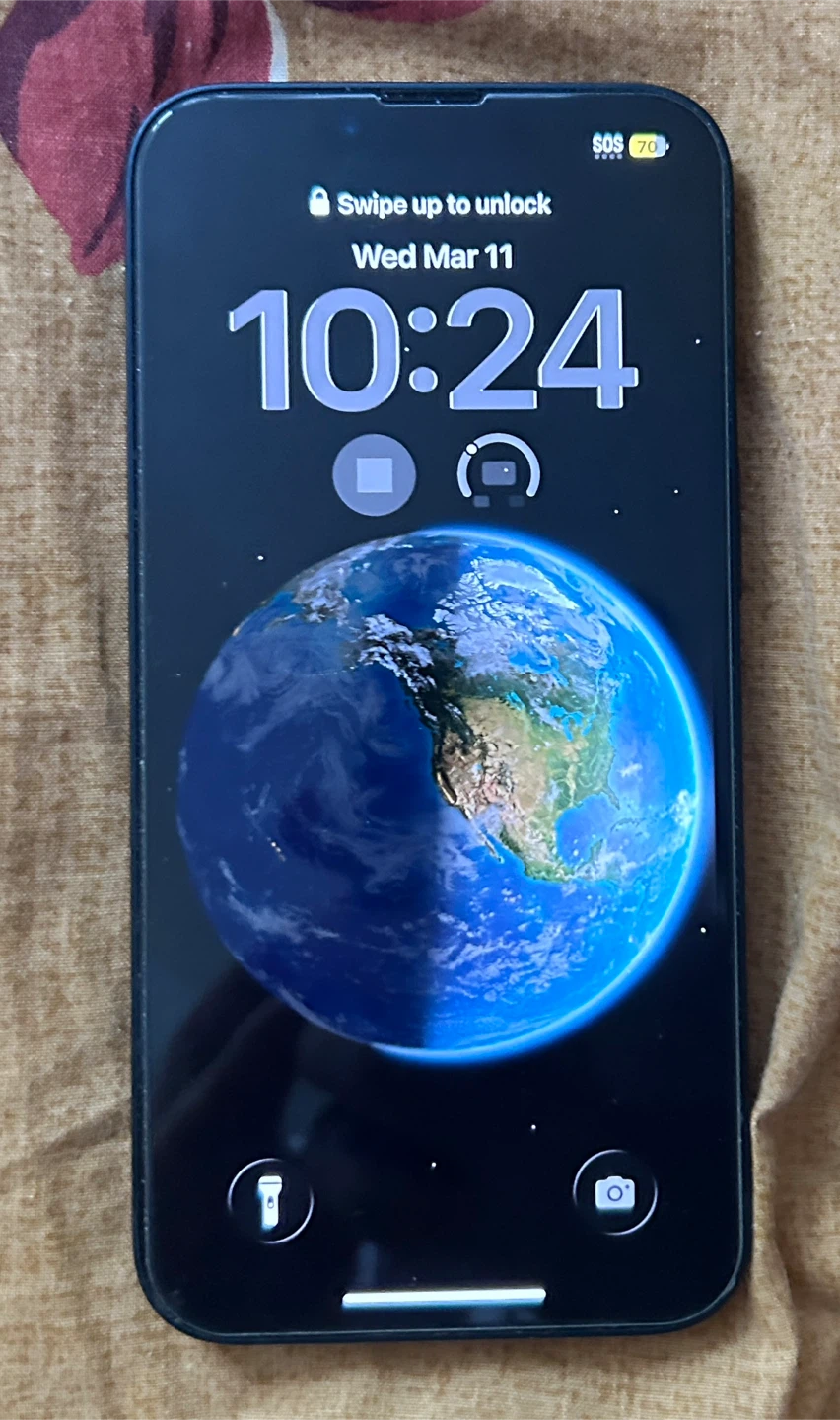 Mint Condition iPhone 13 *** Unlocked ***