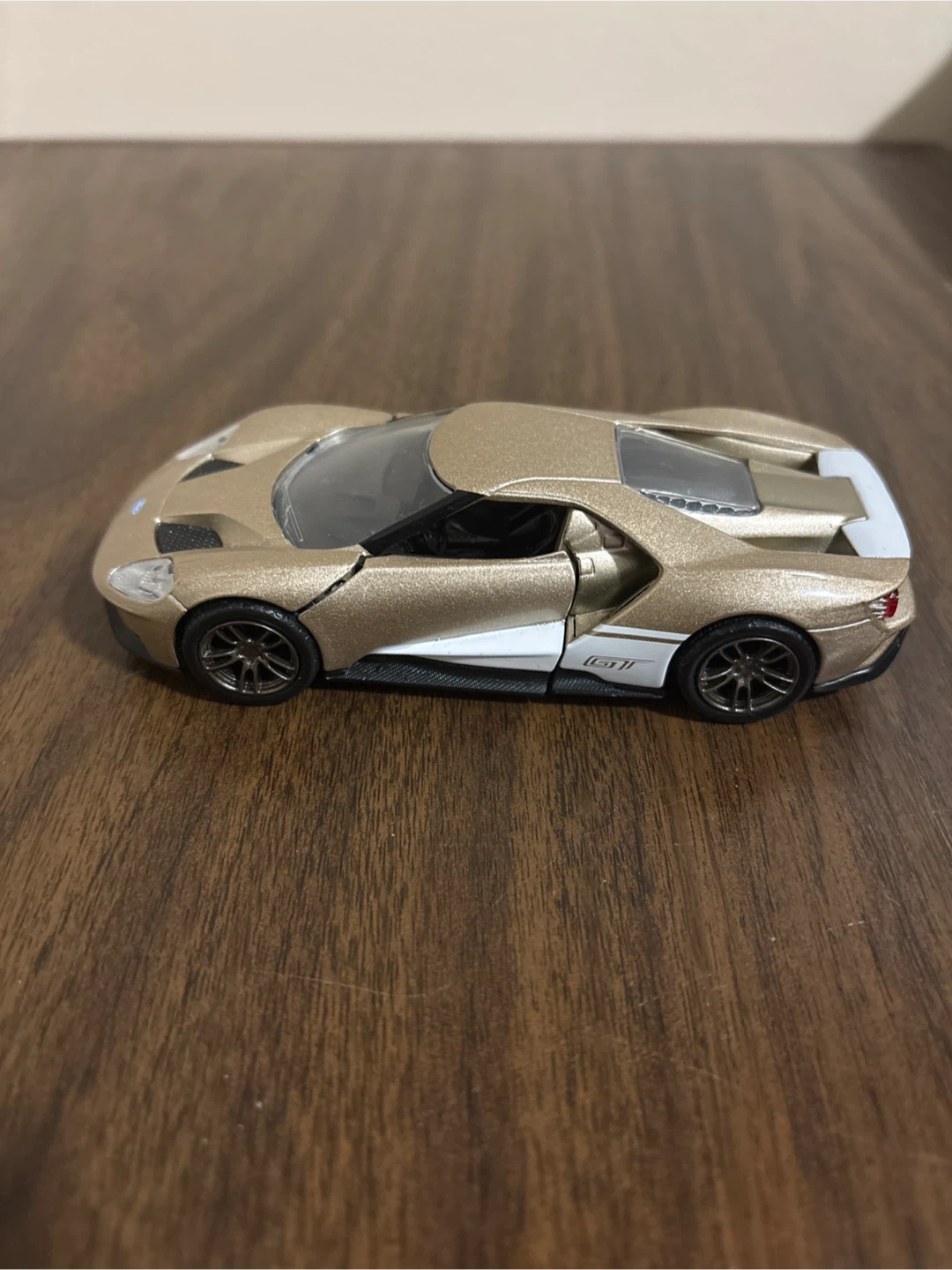 Ford GT gold car model - photo 4