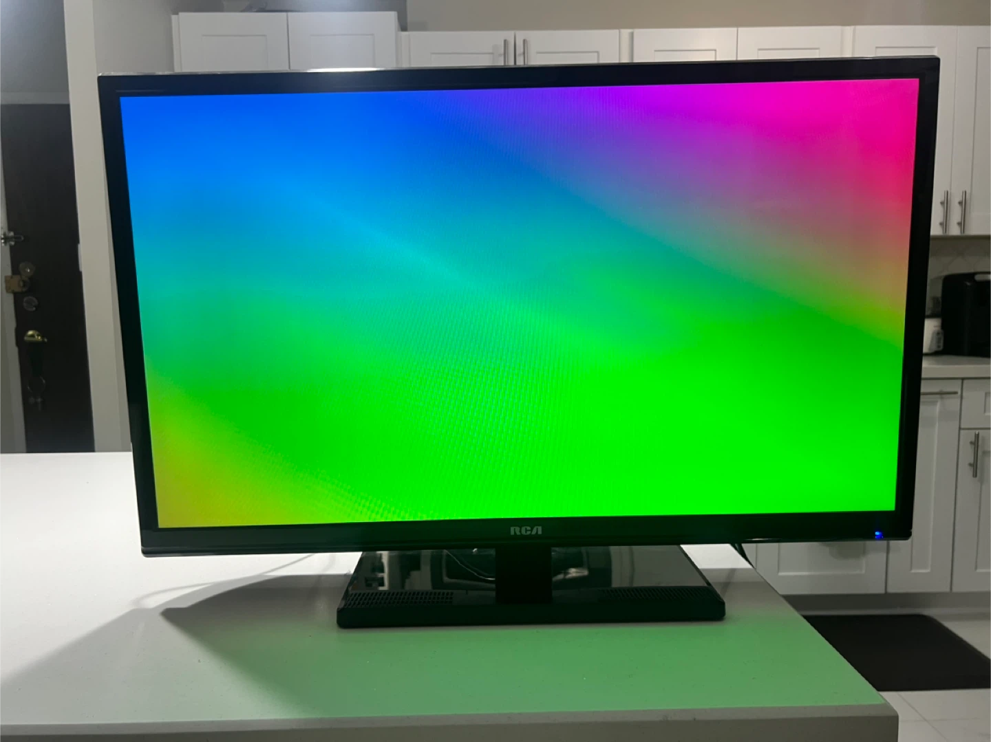 32 inch RCA LED TV - photo 2