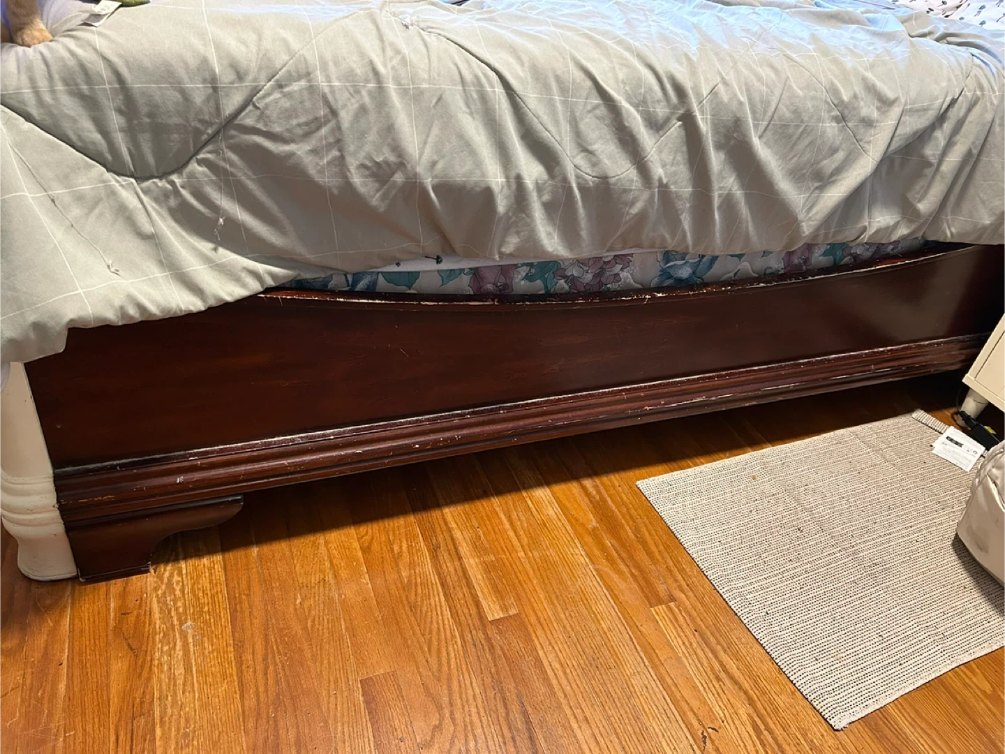 Queen Solid Wood Bed Frame + 2 Nightstands - photo 2