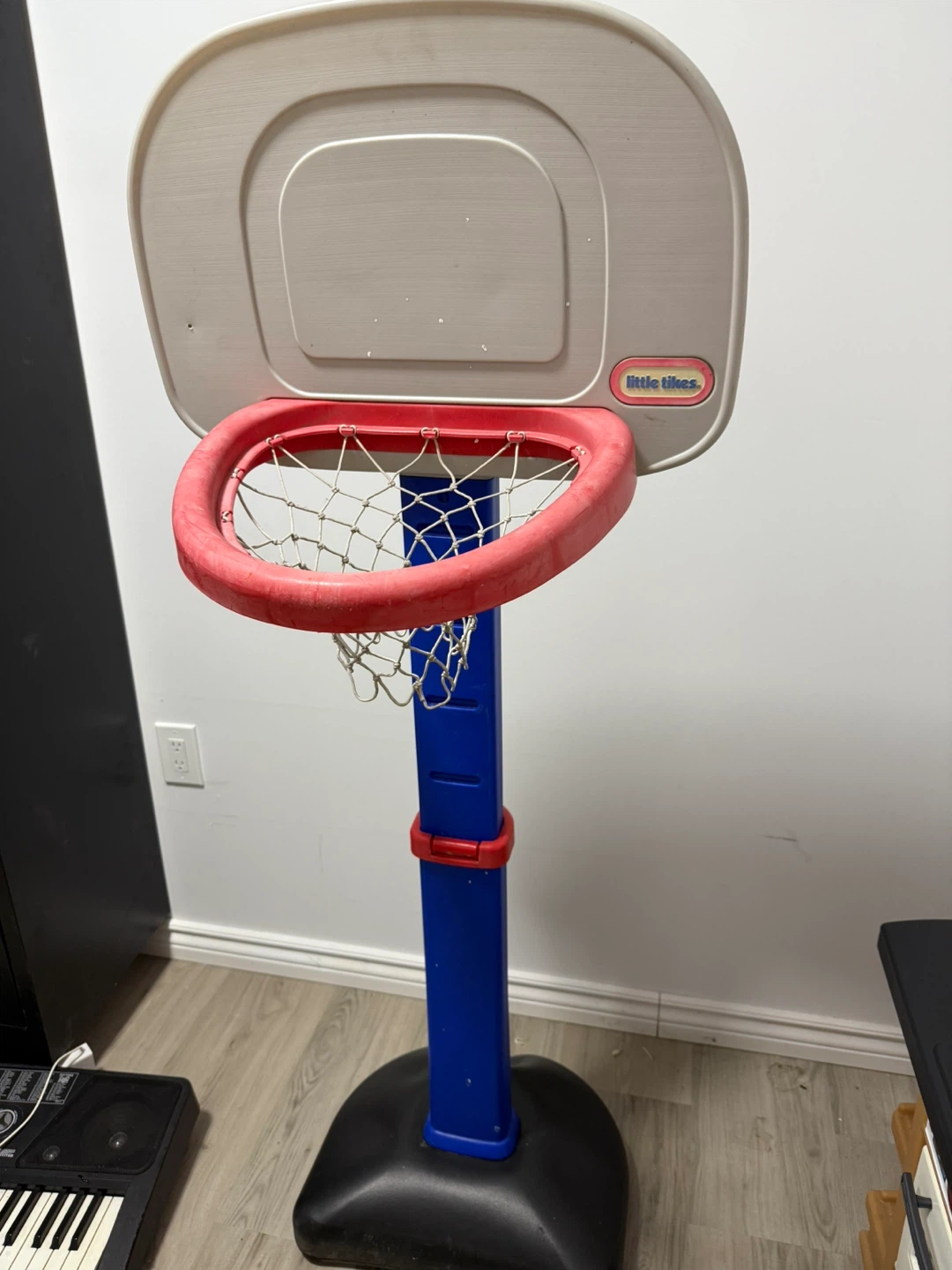 Little Tikes Adjustable Basketball Hoop