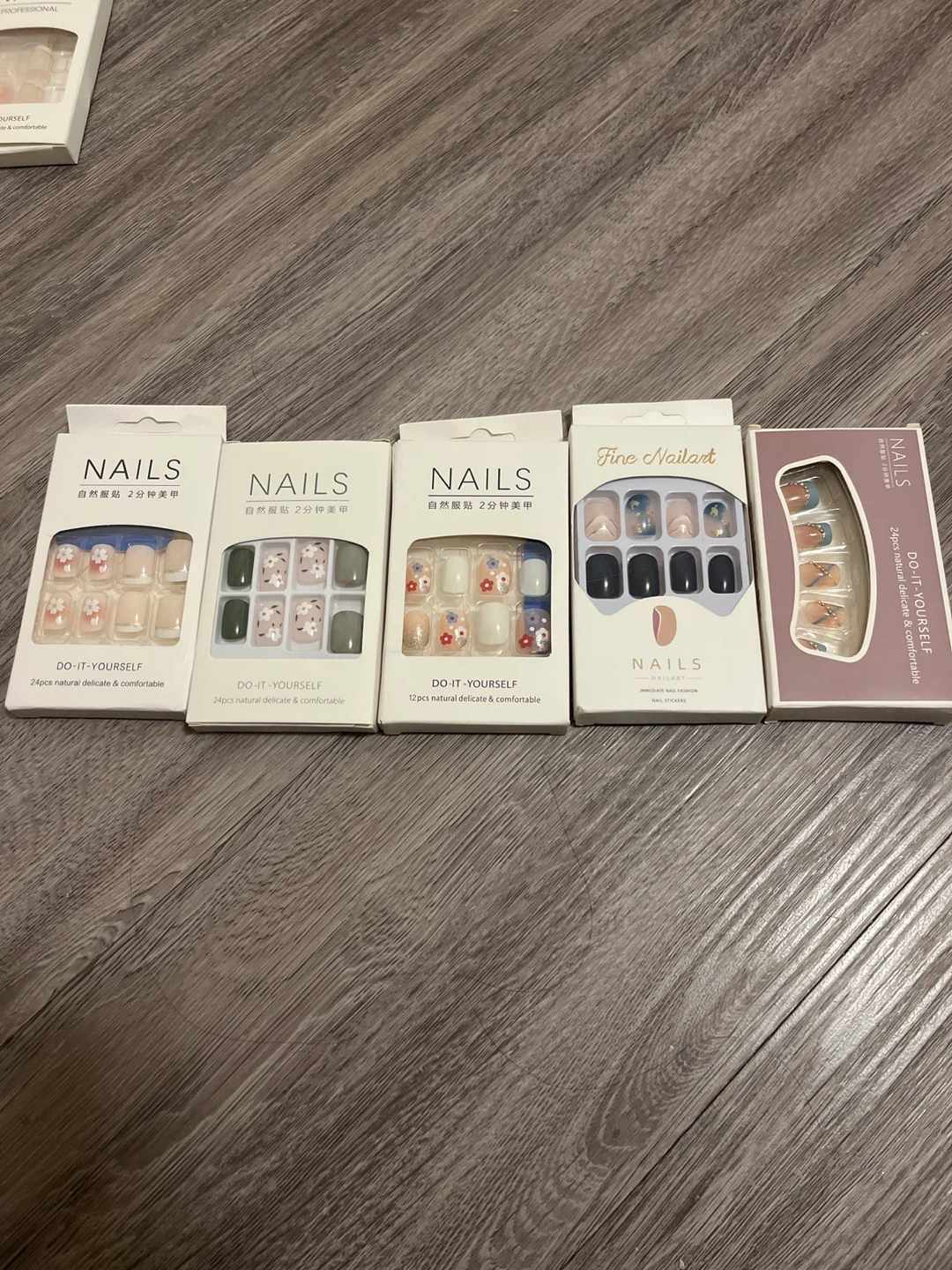 Lot of 5 Press-On Nail Kits