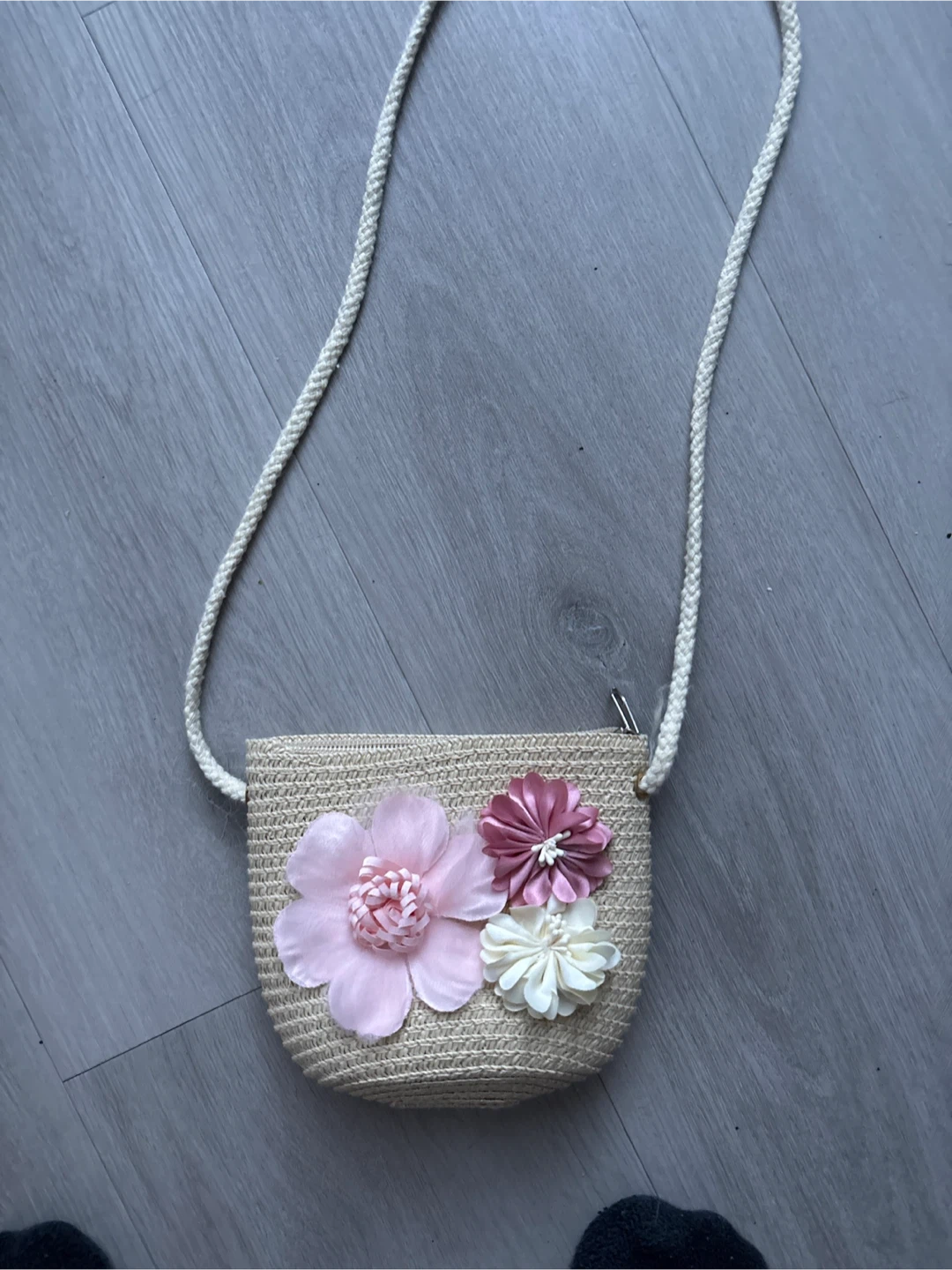 Straw Crossbody Bag with Flower Appliques