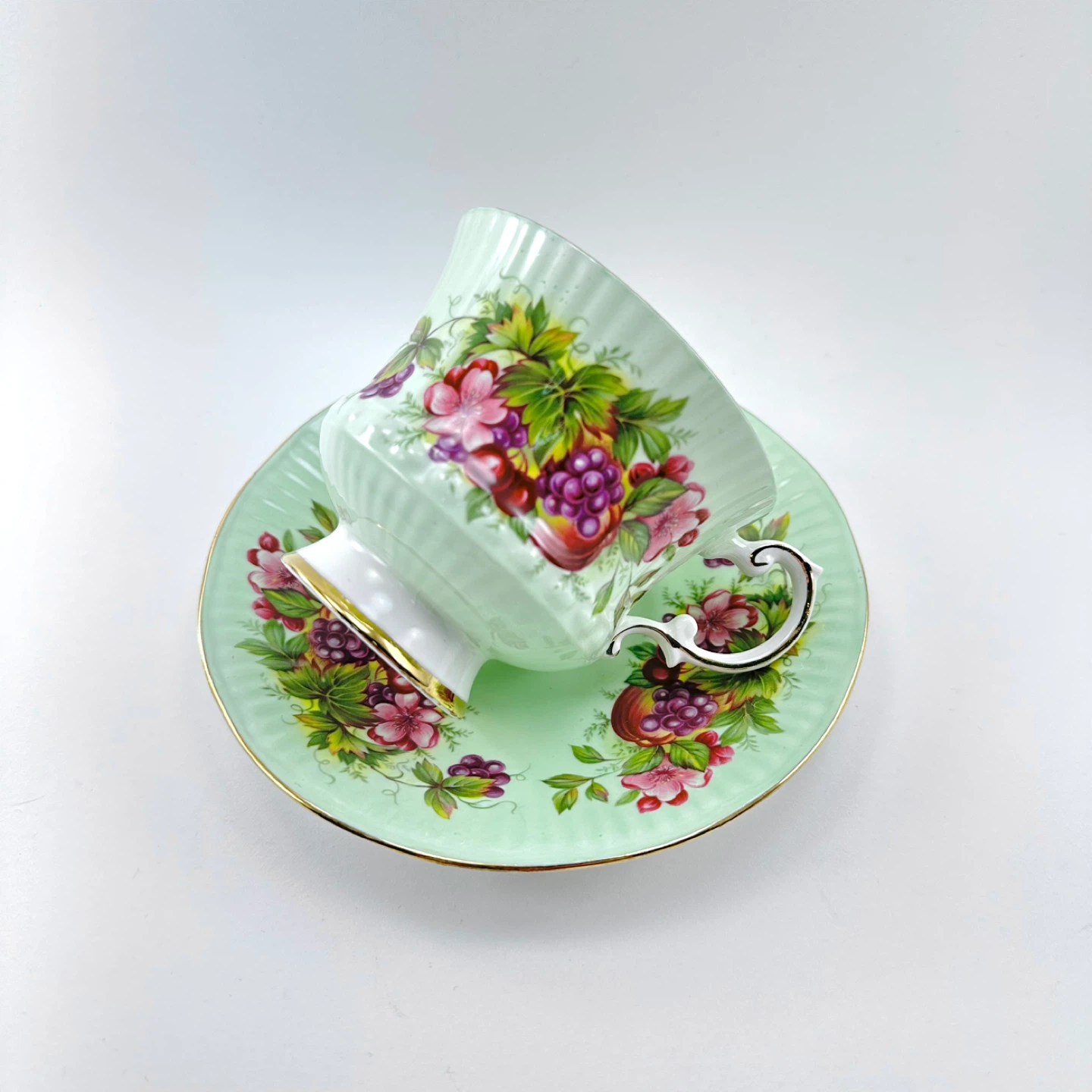 Elizabethan green orchard fruits teacup - photo 3