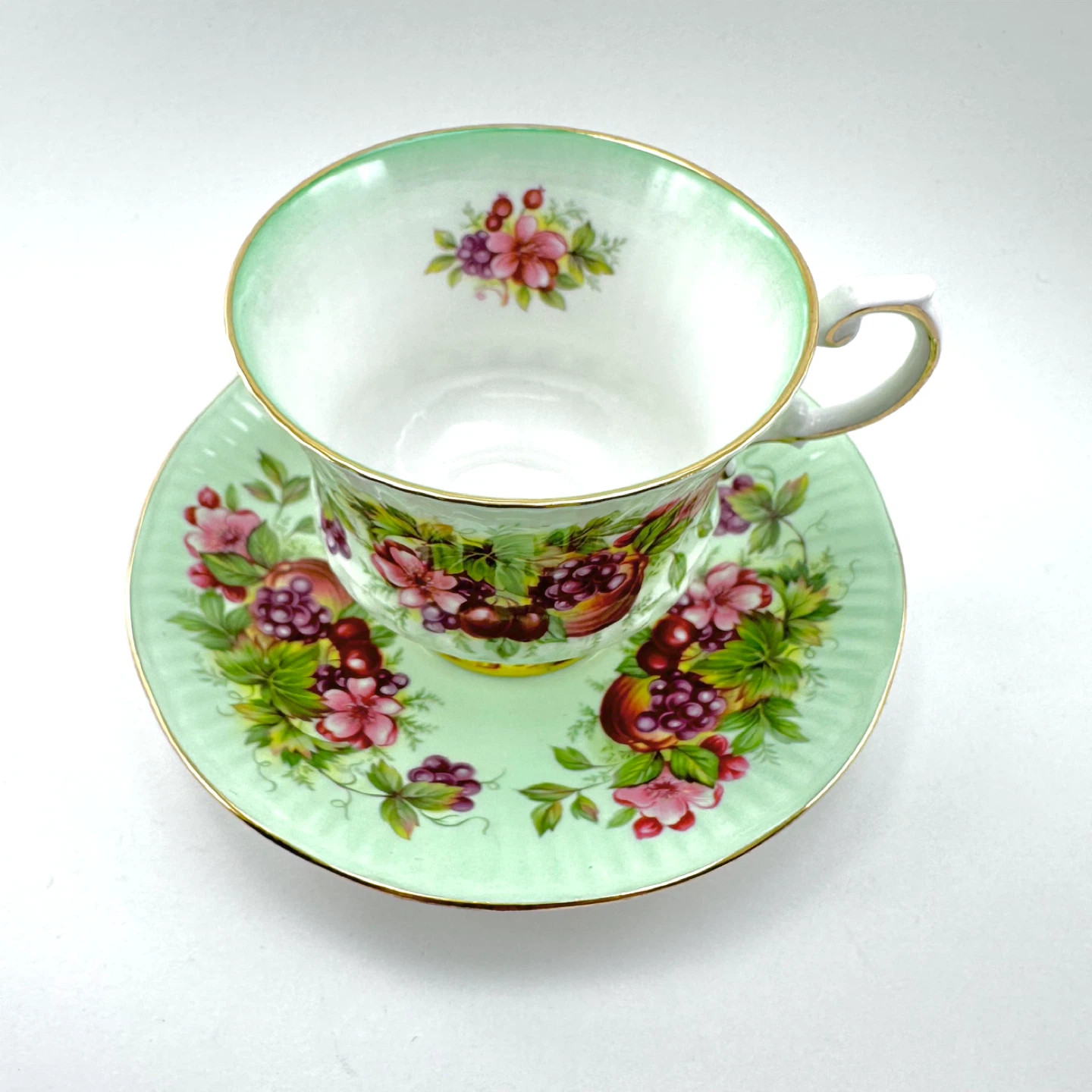 Elizabethan green orchard fruits teacup - photo 2