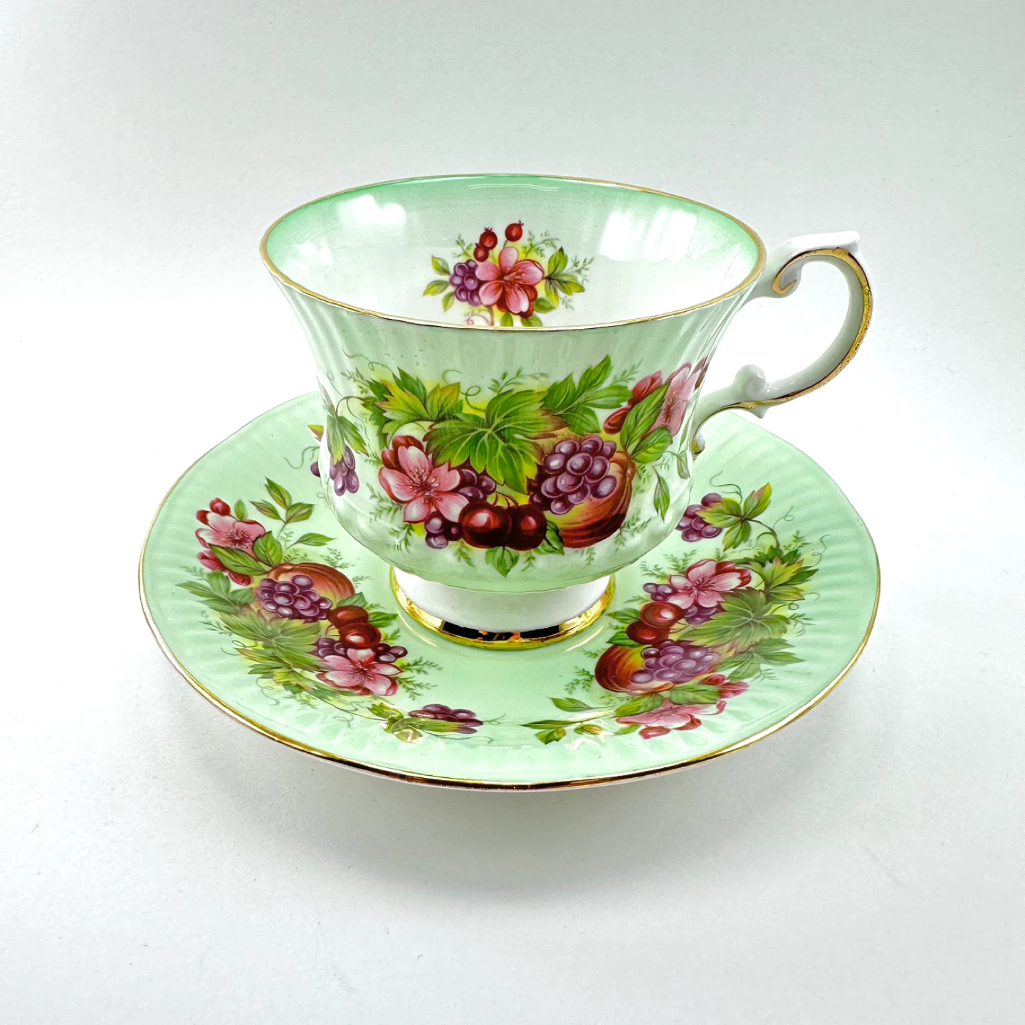 Elizabethan green orchard fruits teacup