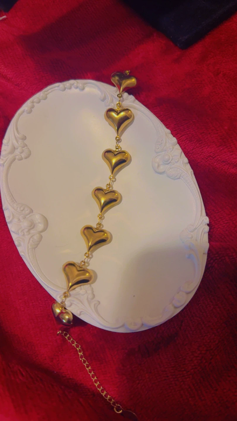 Gold Tone Heart Charm Bracelet