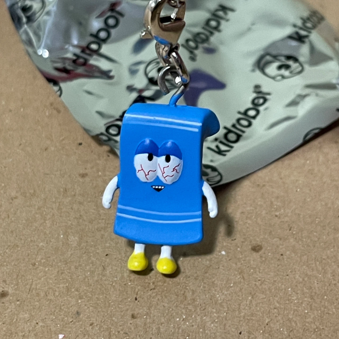 Kidrobot South Park Vinyl Zipper Pull Keychain Towelie Series 2 - photo 2