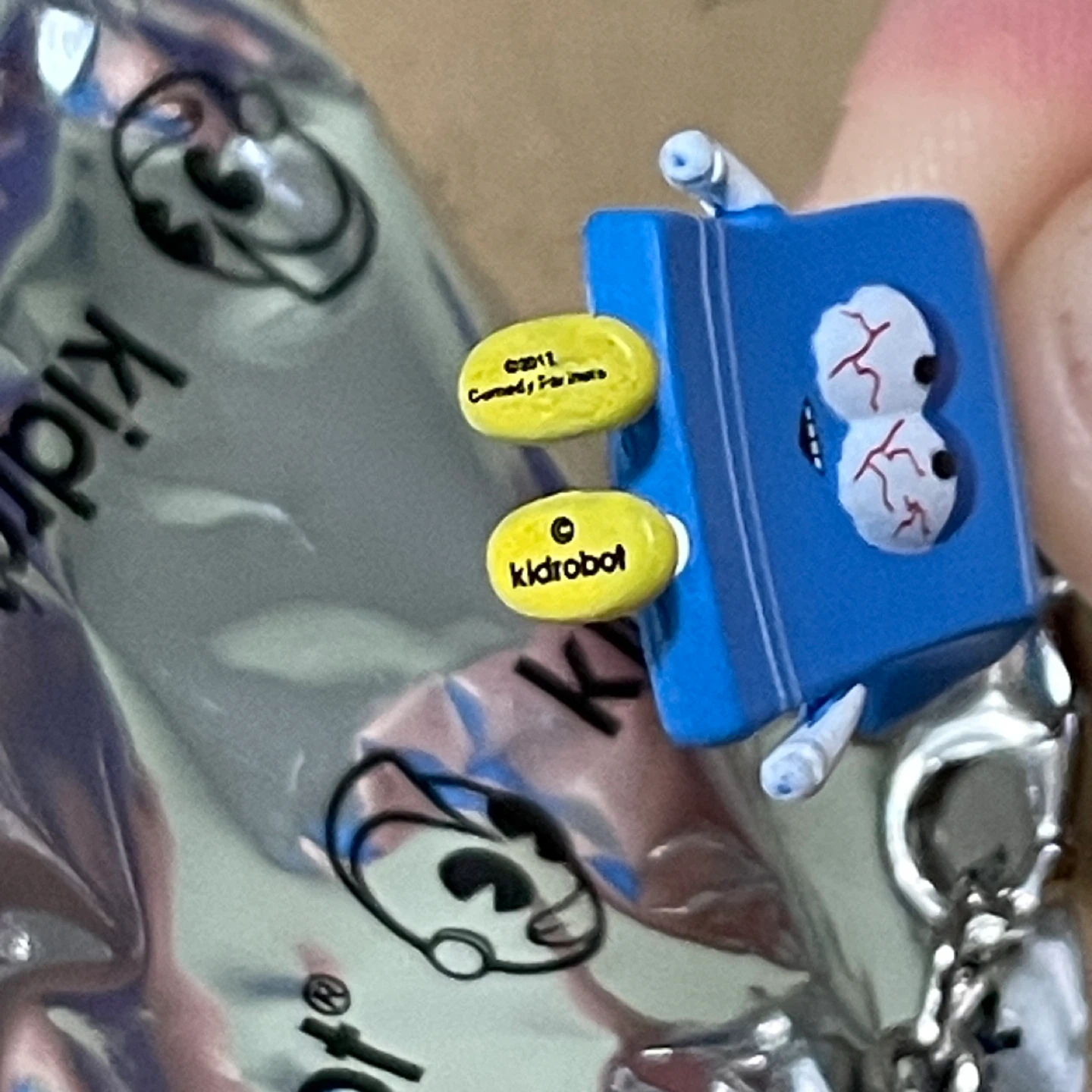 Kidrobot South Park Vinyl Zipper Pull Keychain Towelie Series 2 - photo 3