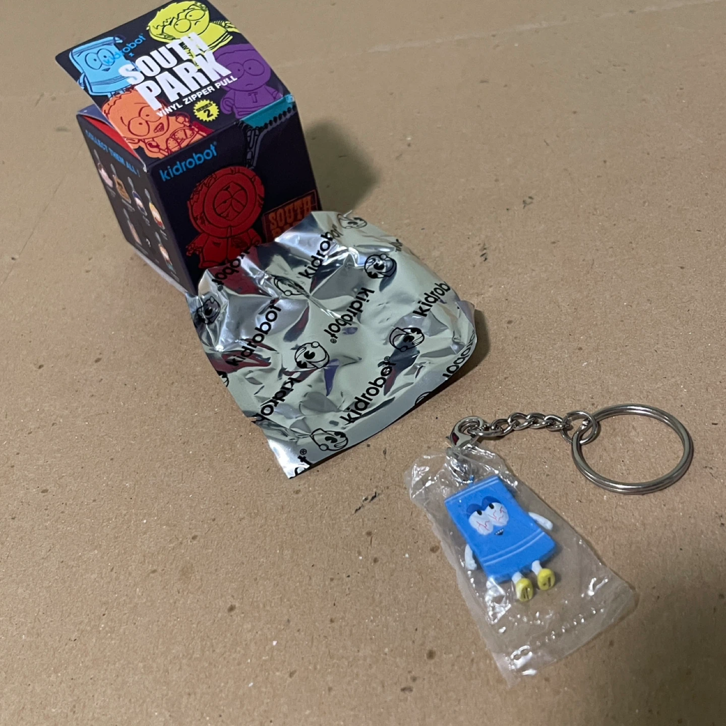 Kidrobot South Park Vinyl Zipper Pull Keychain Towelie Series 2 - photo 4