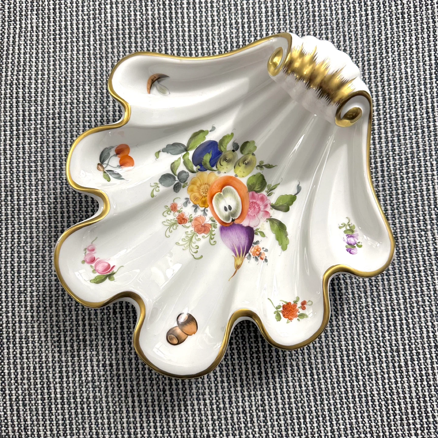 Herend shell dish