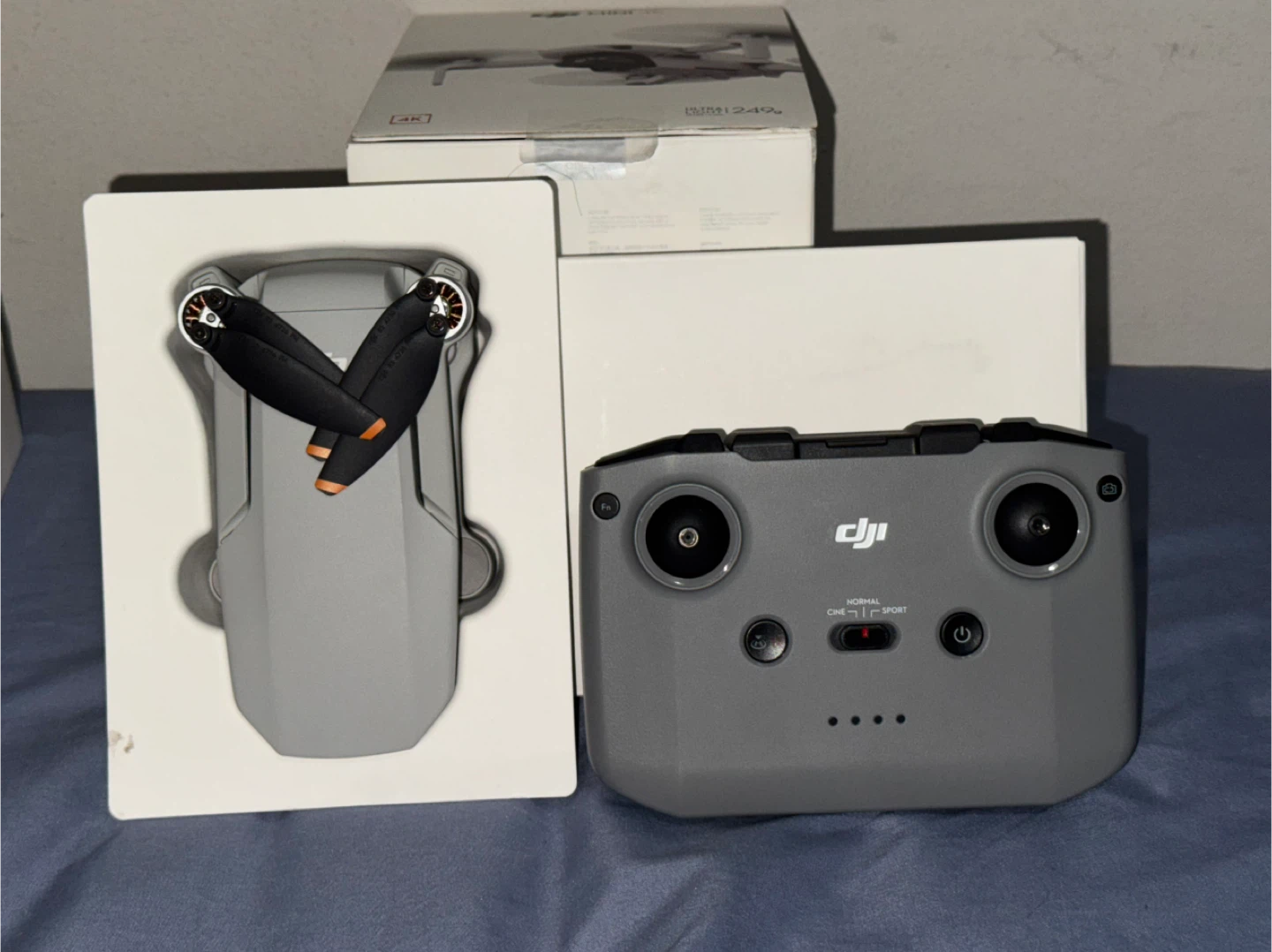 DJI Mini 2 SE Drone with Remote Controller and Box