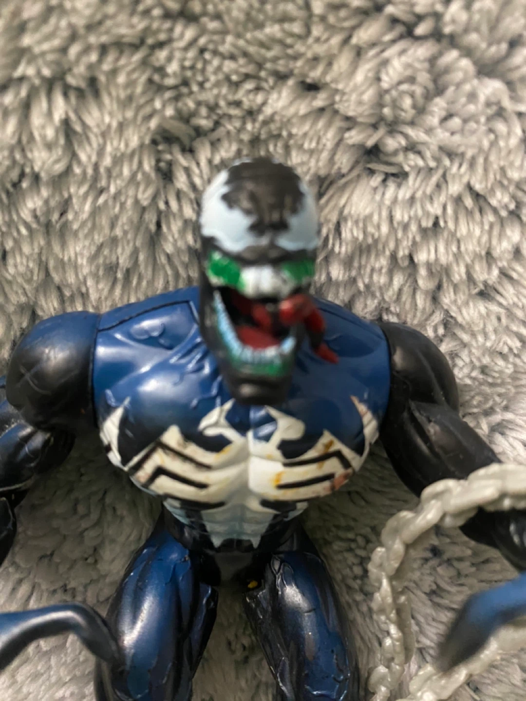 Marvel Venom Action Figure with Chain - photo 3