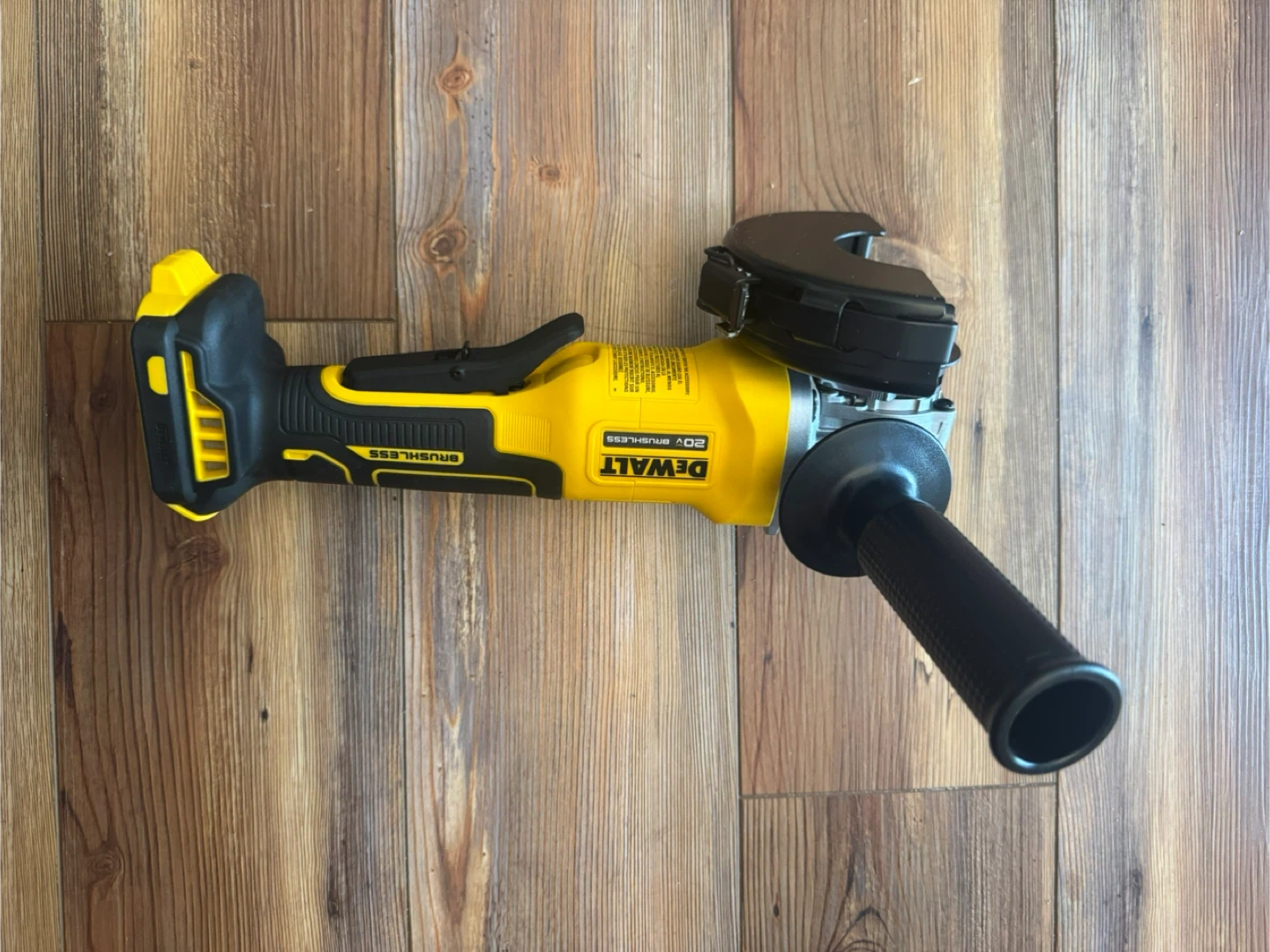 DEWALT 20V Brushless Angle Grinder - photo 2