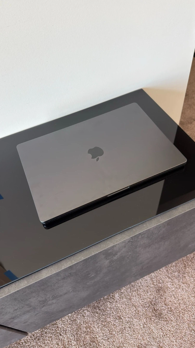🍎 MINT 16" MacBook Pro M3 Pro 18GB/512GB 71 Cycles 98% Battery