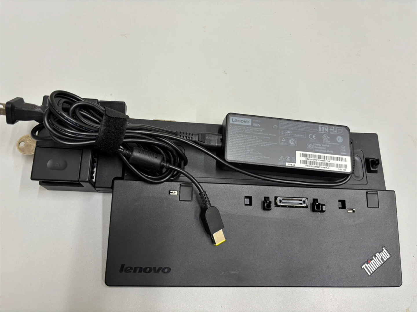 Lenovo ThinkPad 90W Docking Station with AC Adapter