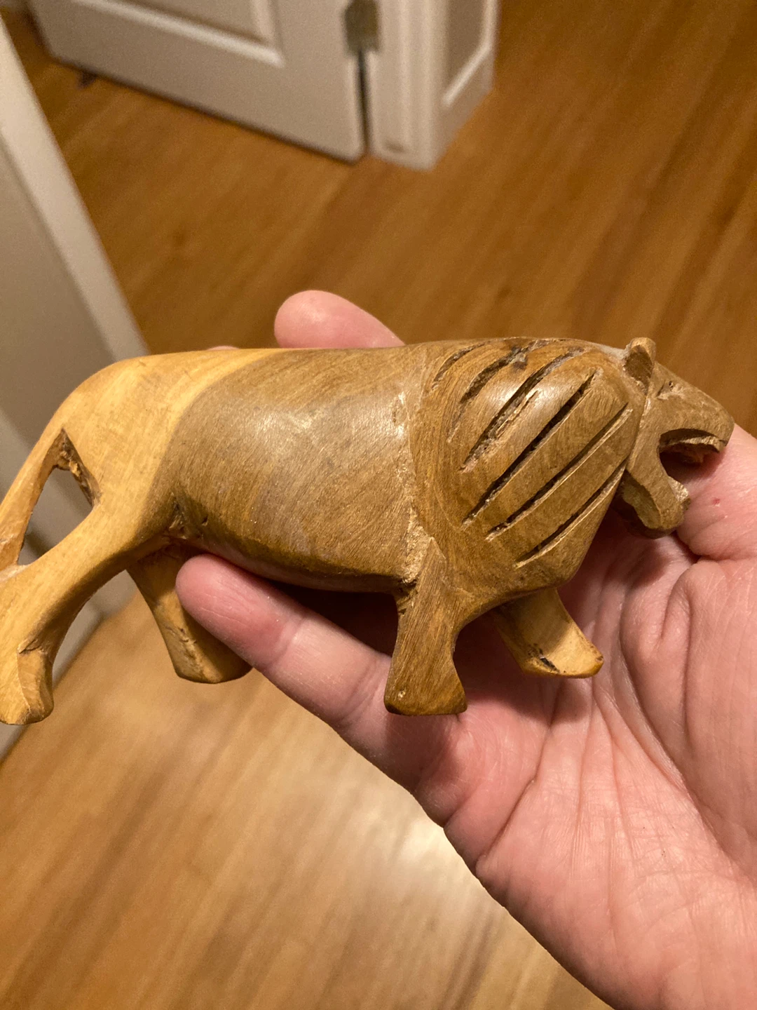 Lot of 3 Wooden and Plastic Lion Figurines - photo 3