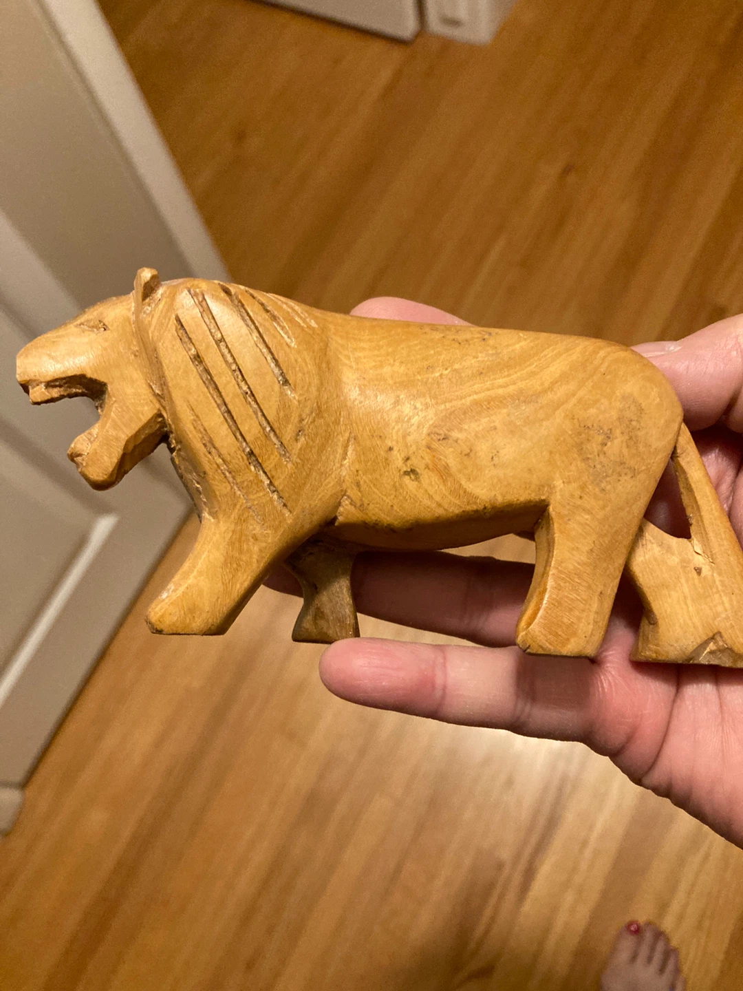Lot of 3 Wooden and Plastic Lion Figurines - photo 5