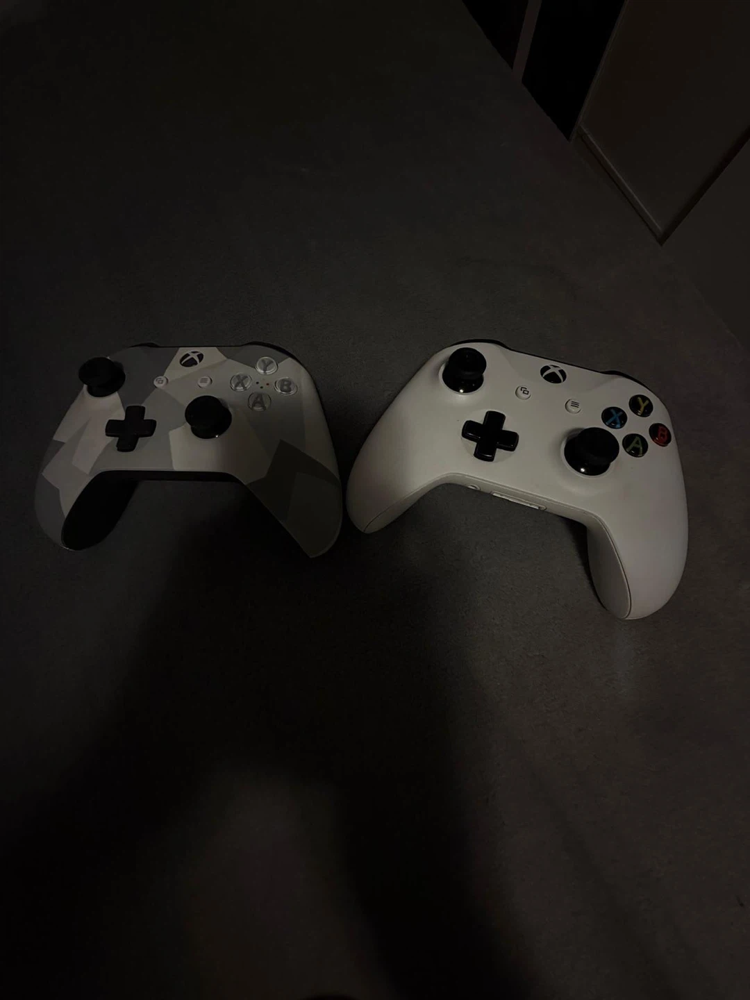 Xbox Controllers (2) - photo 5