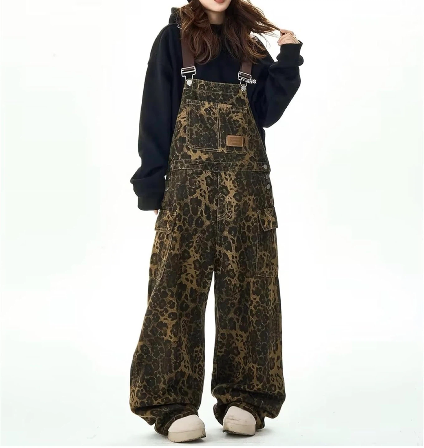 🐆 Leopard Print Denim Overalls – Size Medium (6) – NEW