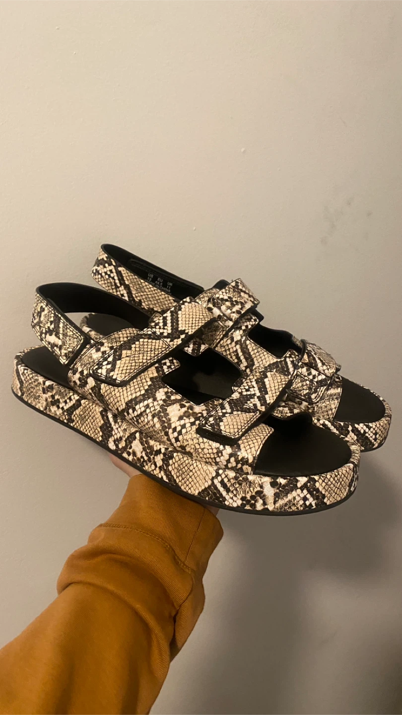 Amazon Essentials faux snake sandal - photo 3