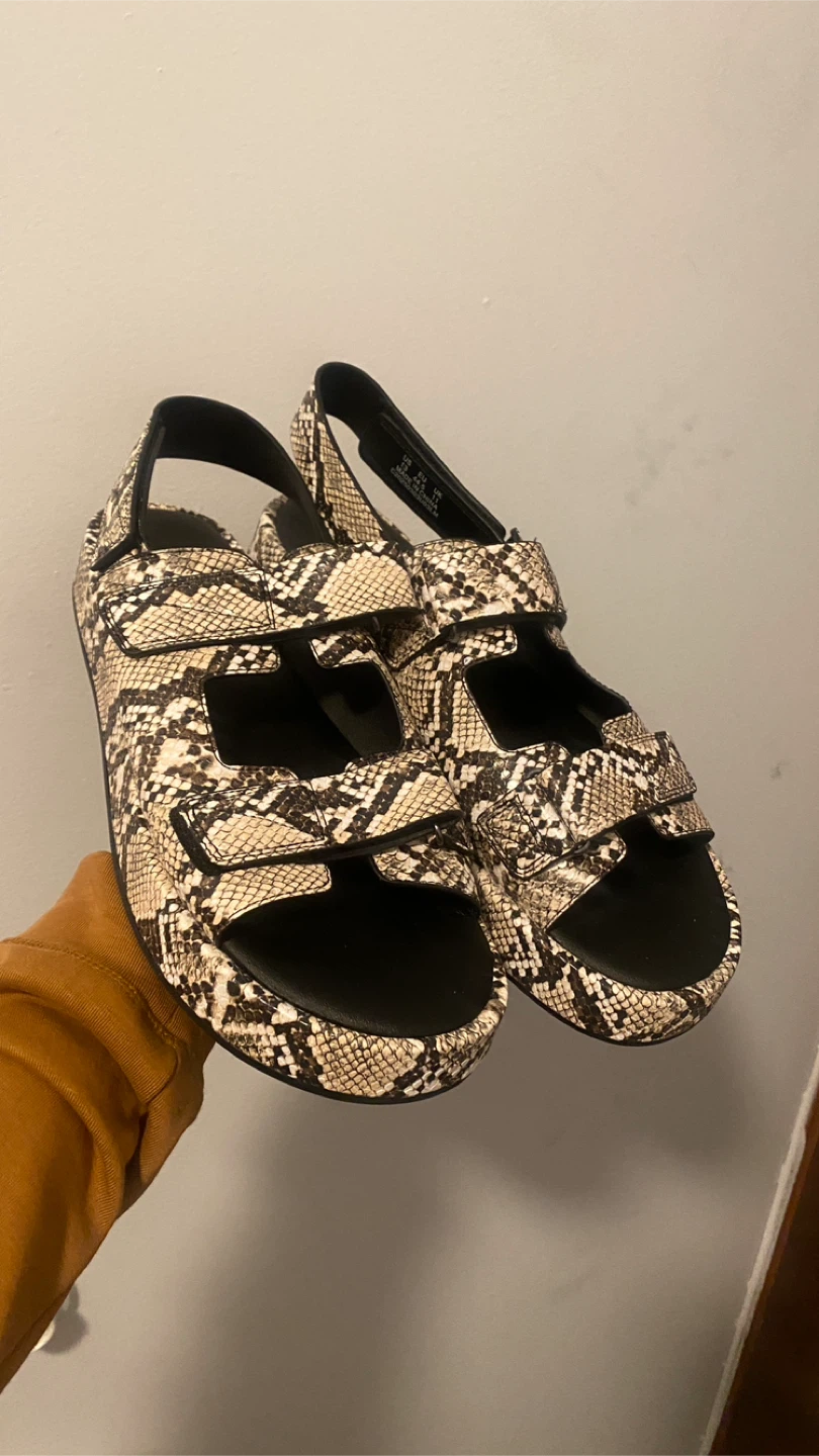 Amazon Essentials faux snake sandal - photo 5