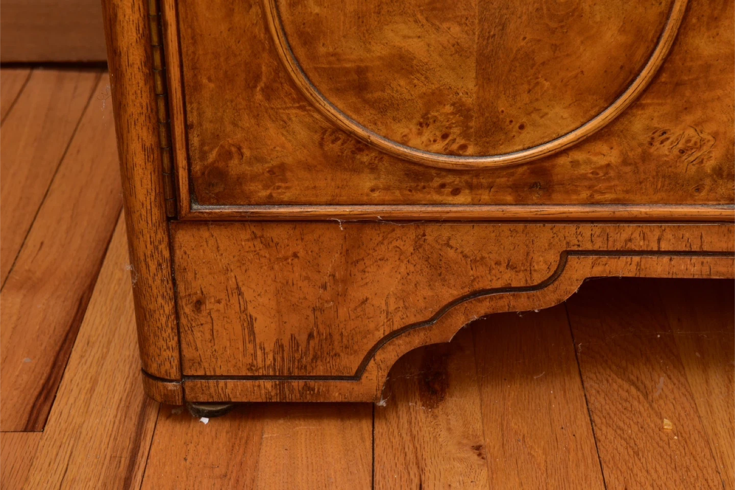 Vintage sideboard/ buffet server - walnut & burl - photo 3