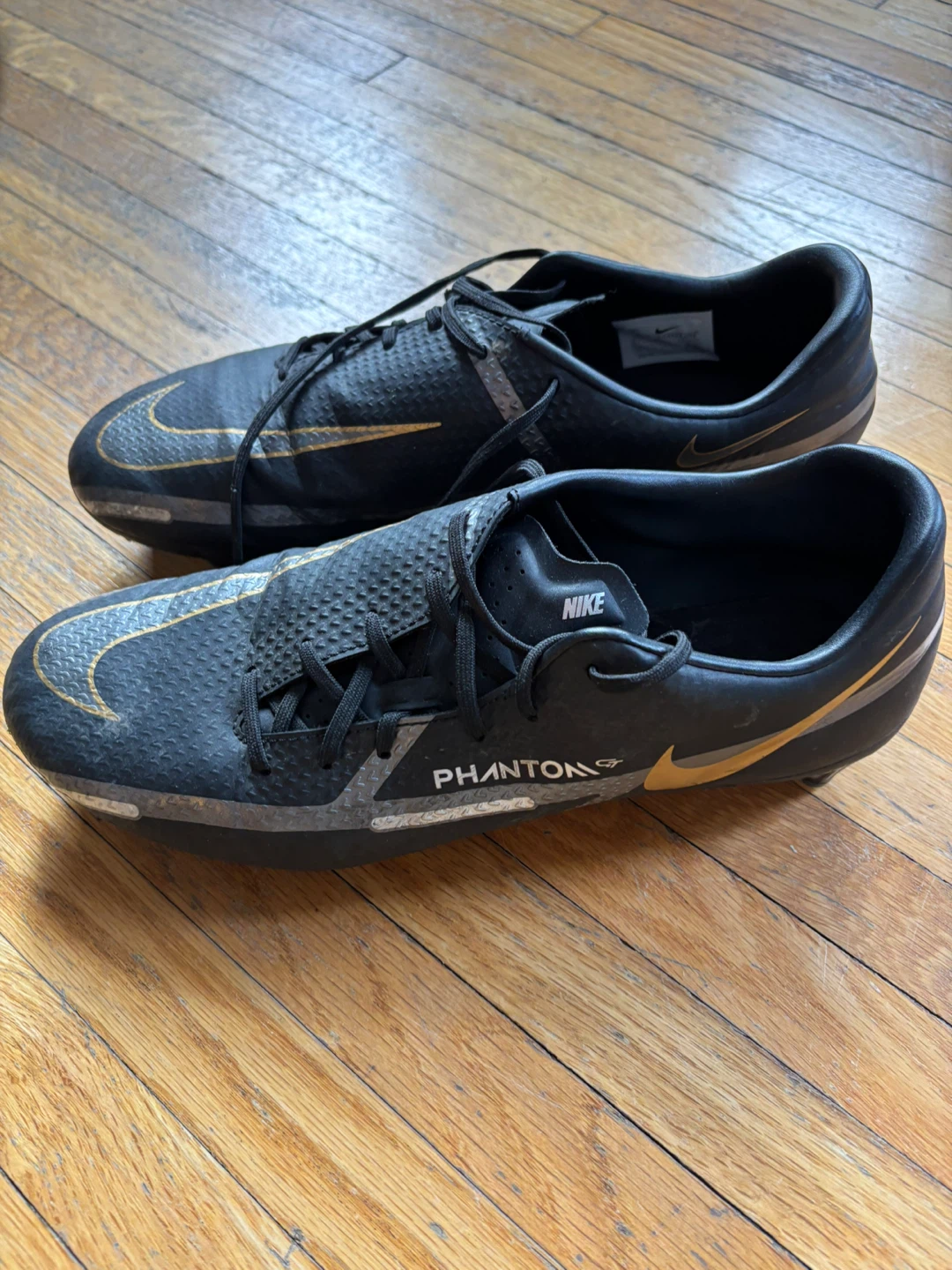 Nike Phantom GT2 Academy Dynamic Fit FG Soccer Cleats