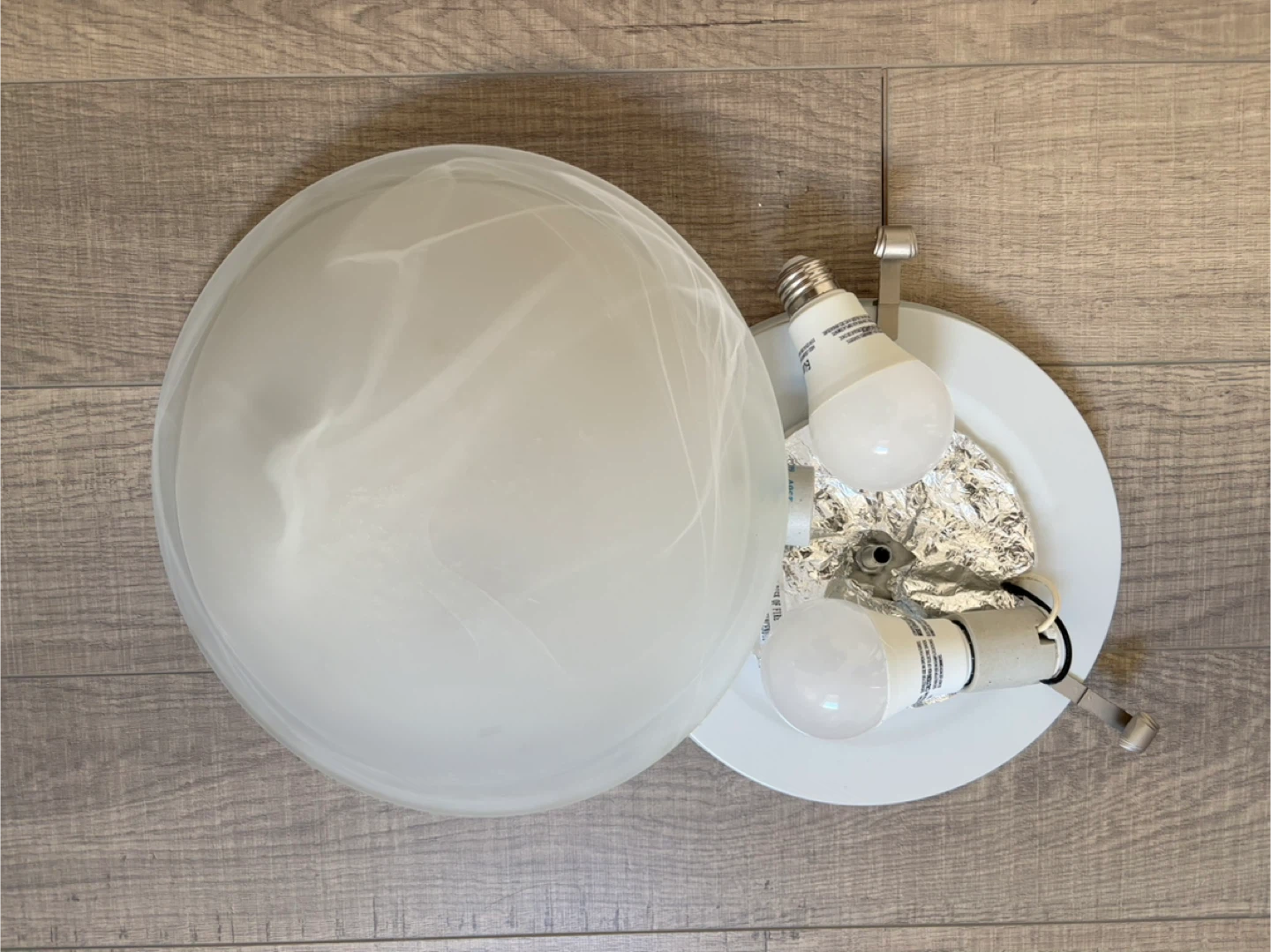 Frosted glass ceiling light with lightbulbs (7 pcs) - photo 2