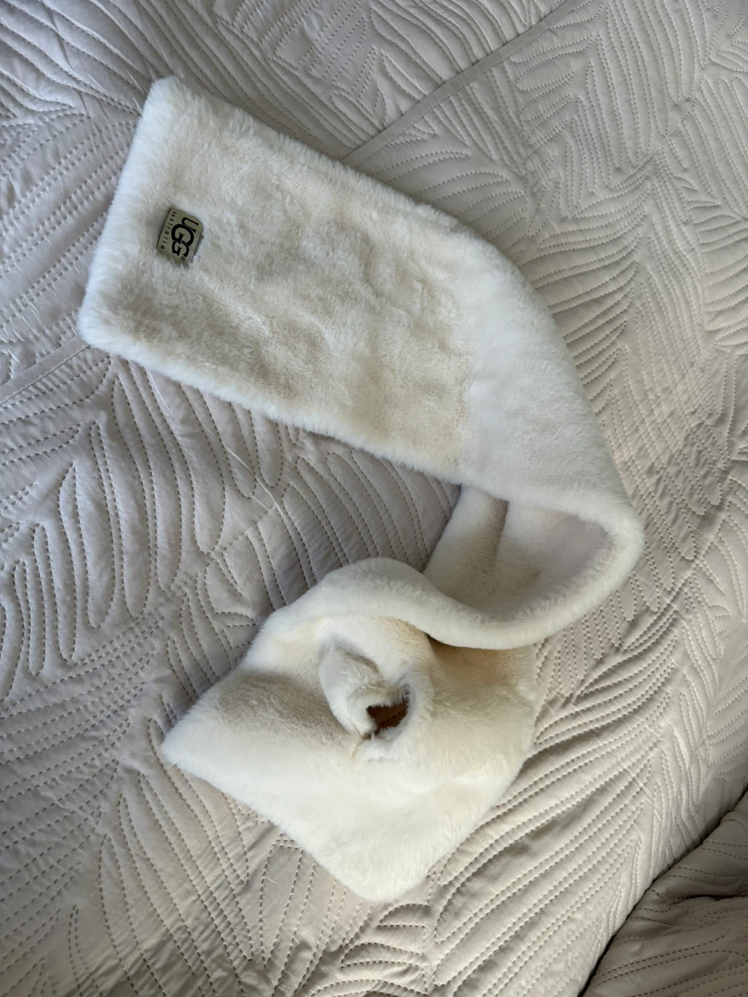UGG Australia White Sheepskin Scarf - photo 2