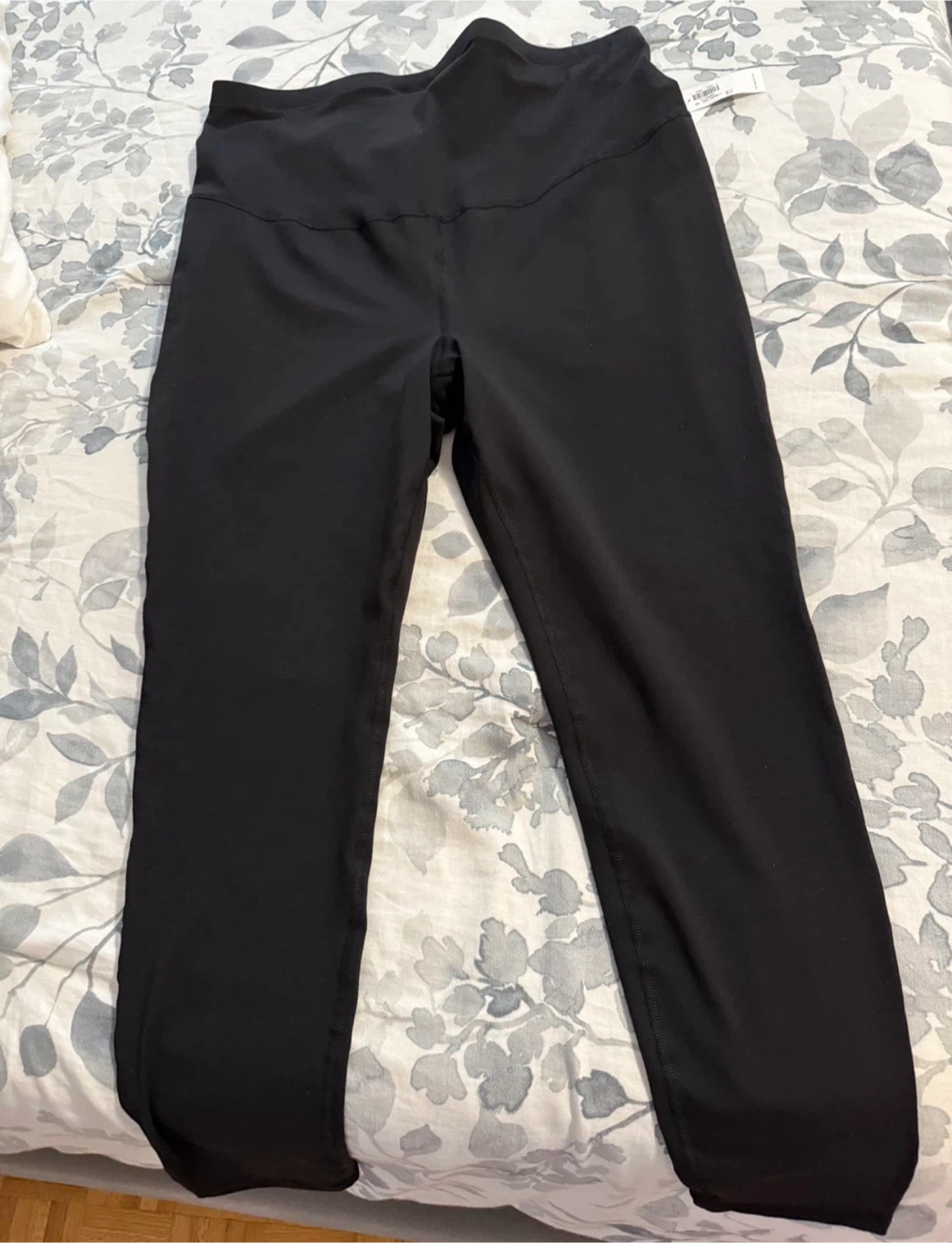 24 Maternity pants & 2 overalls - photo 2