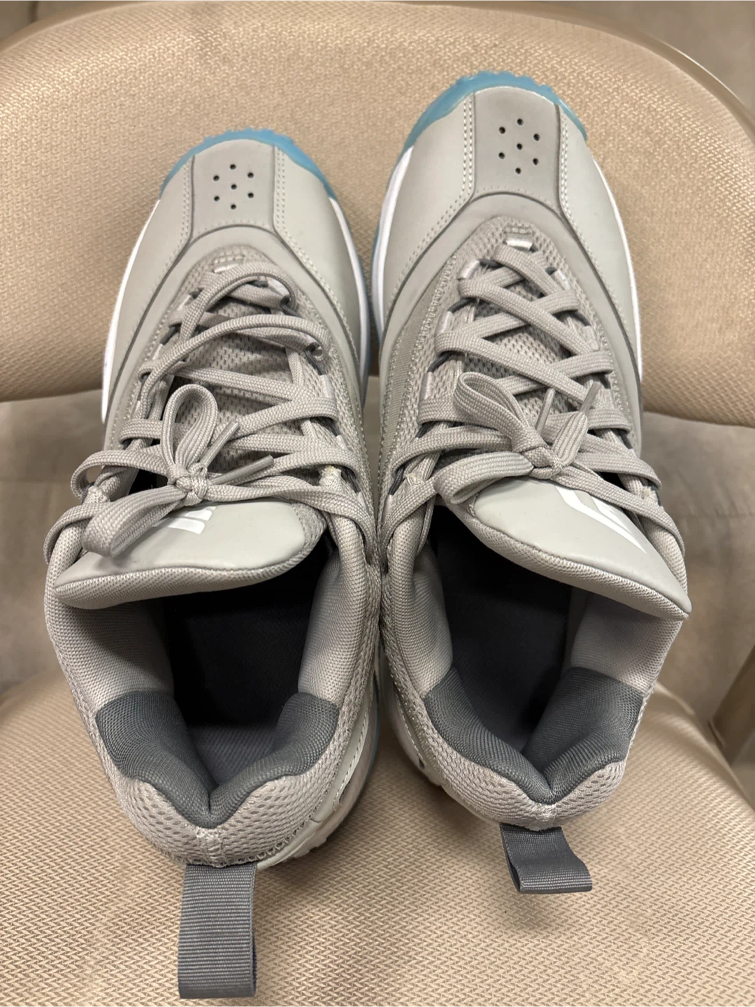 Adidas Men's Grey Basketball Shoes US 10.5 - photo 2