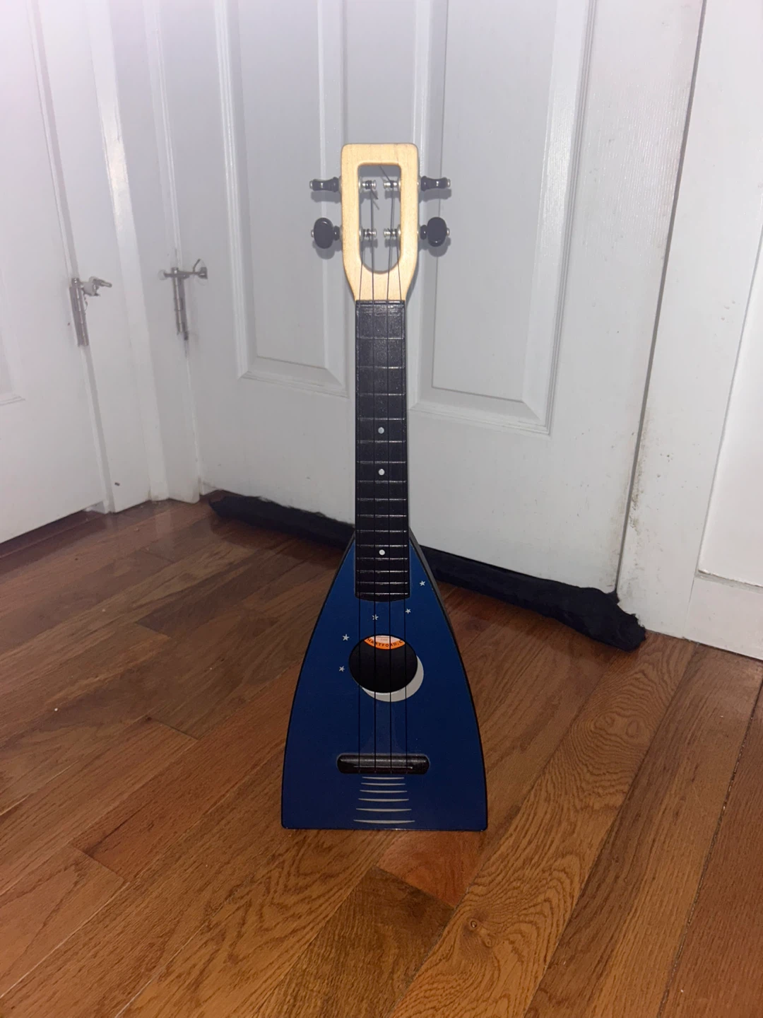 It's a Fluke M10 Ukulele - photo 2