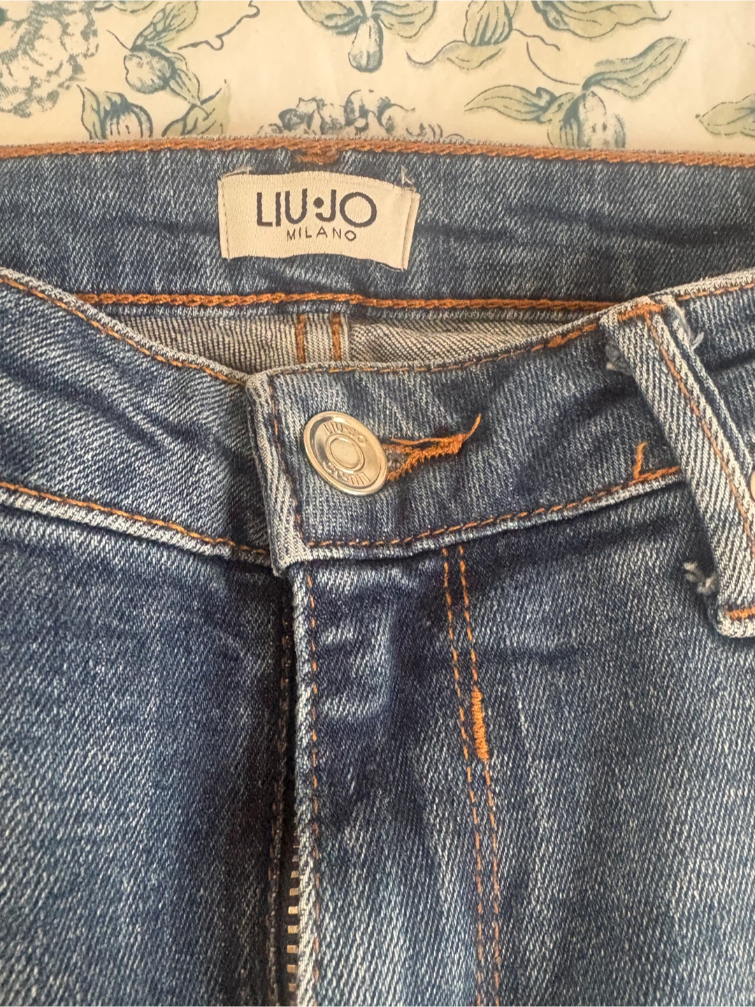 Embroidered Jeans - Size 29 - photo 4