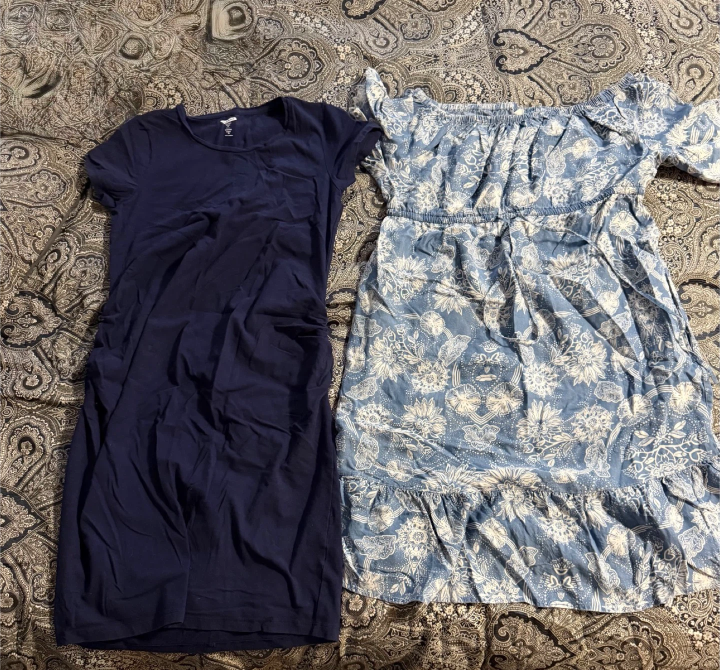 11 Maternity dresses, 1 night gown & 1 robe - photo 2