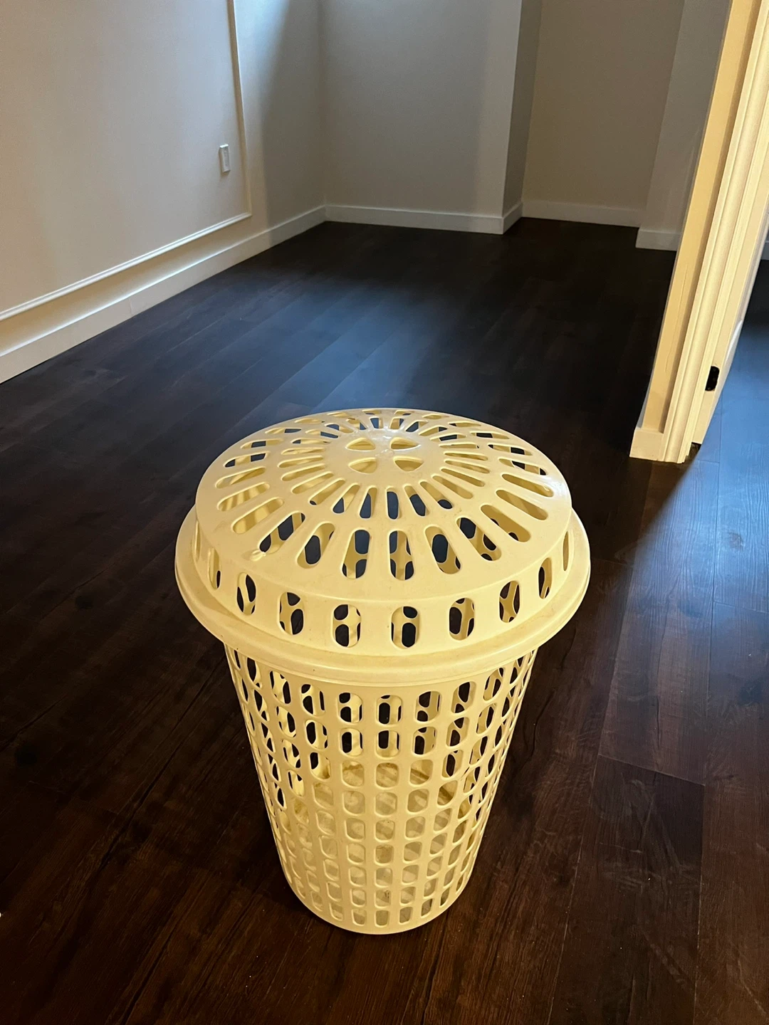 Plastic laundry basket