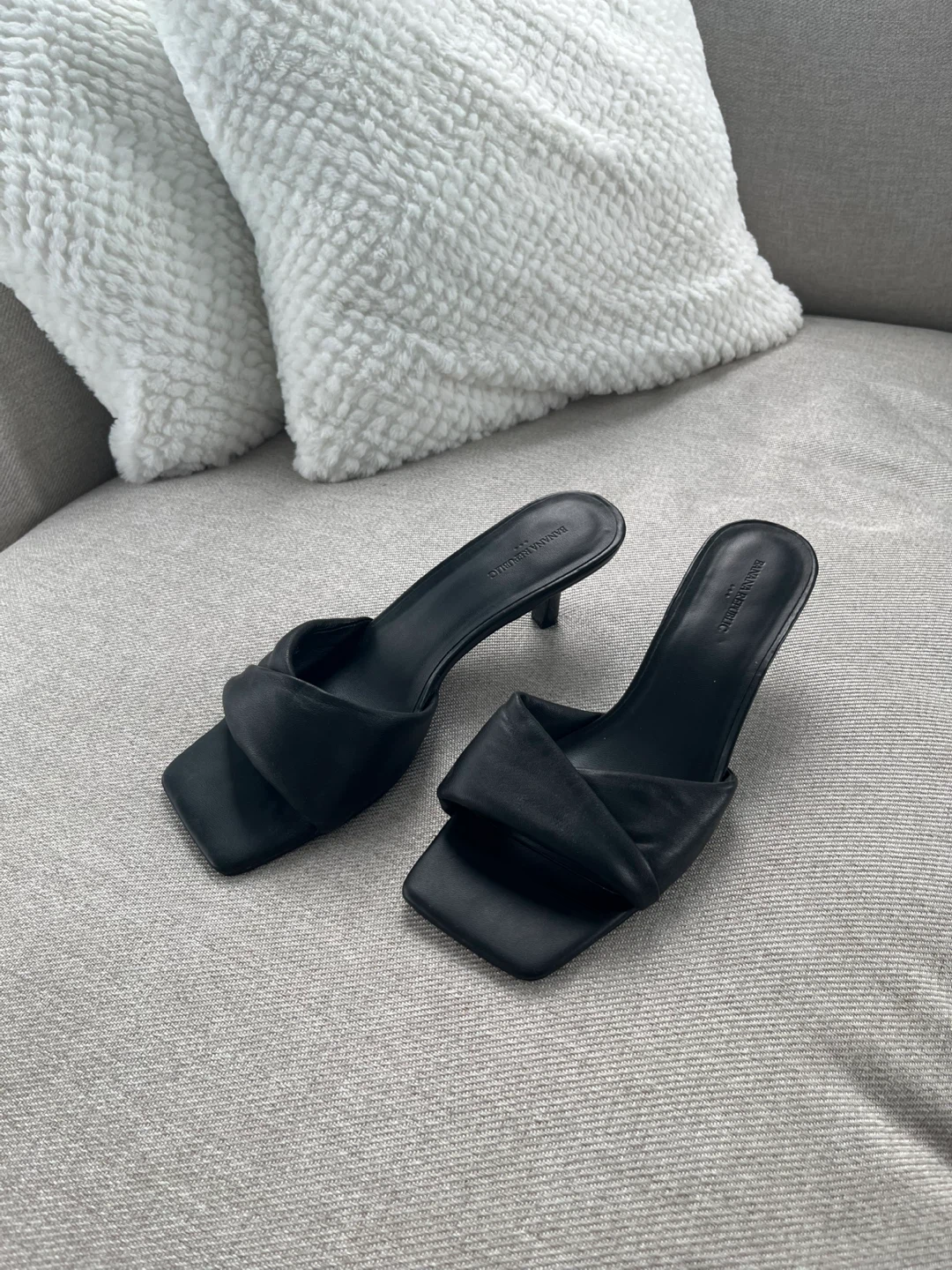 Banana Republic Black Leather Mules 39 - photo 3