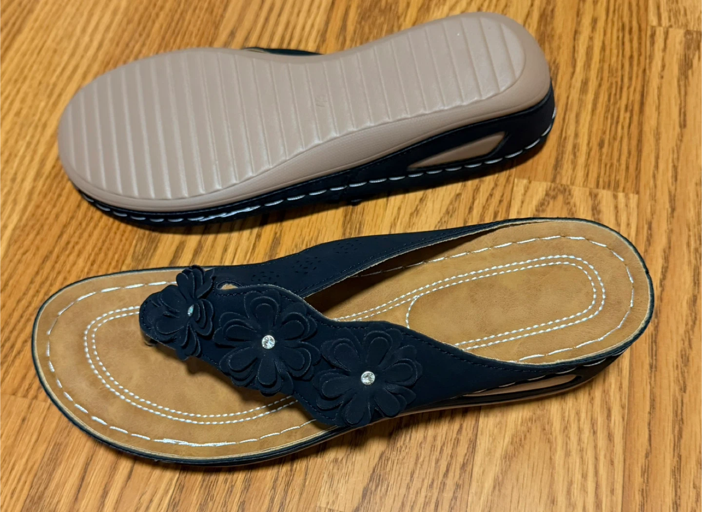 Women's Black Flower Thong Sandals - photo 2