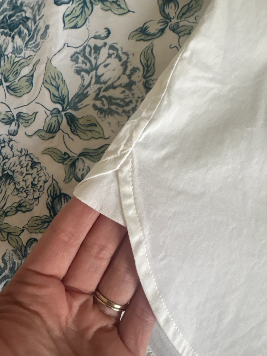 Ann Taylor White Button-Up Shirt Size 6 - photo 4