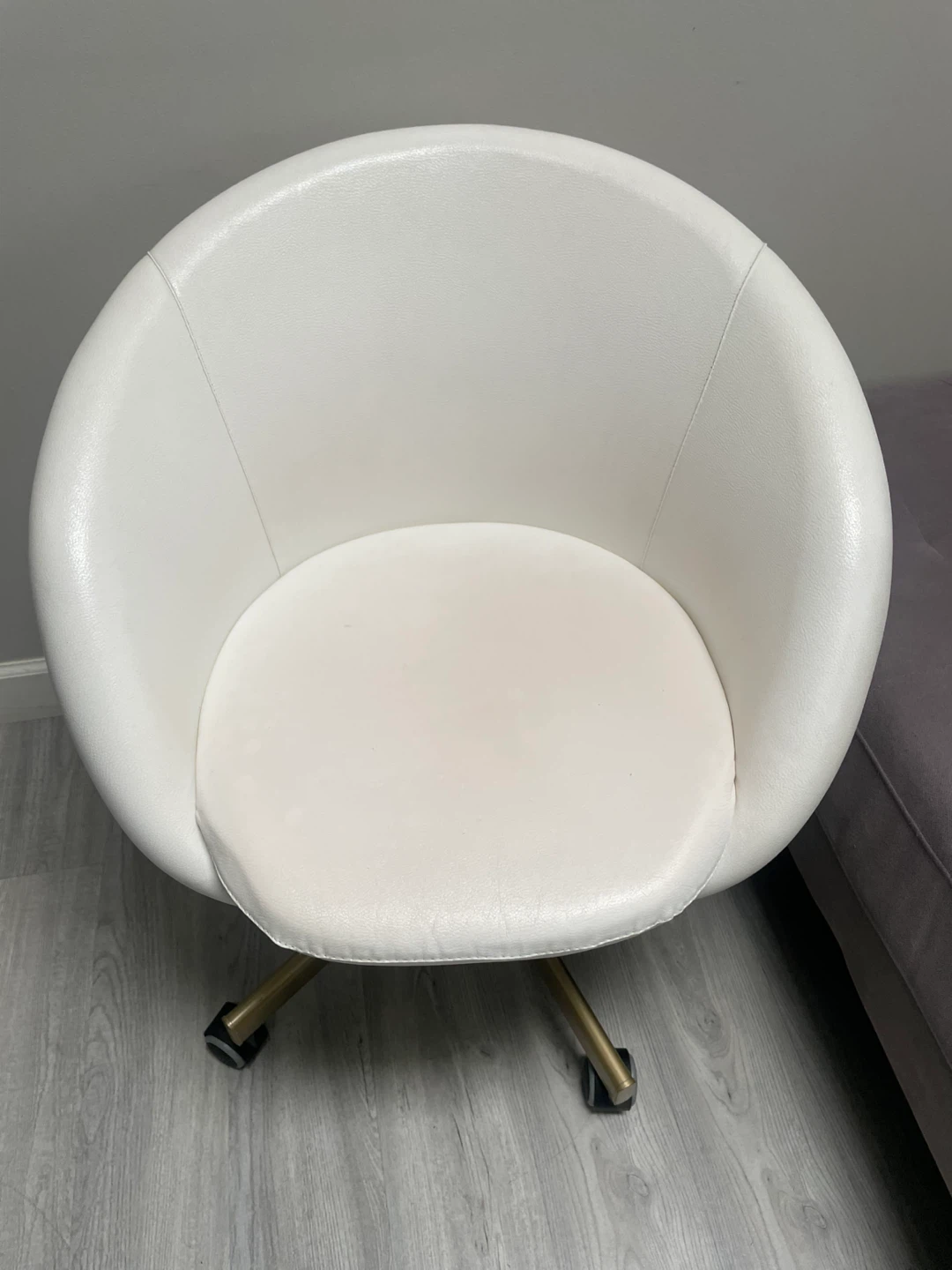 White Faux Leather Swivel Chair with Gold Base - photo 3