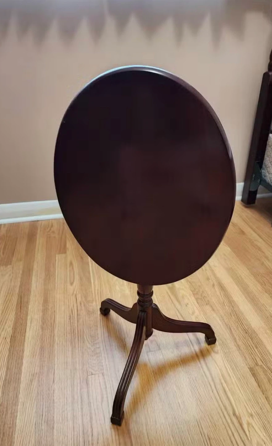Round Pedestal Accent Table - photo 3