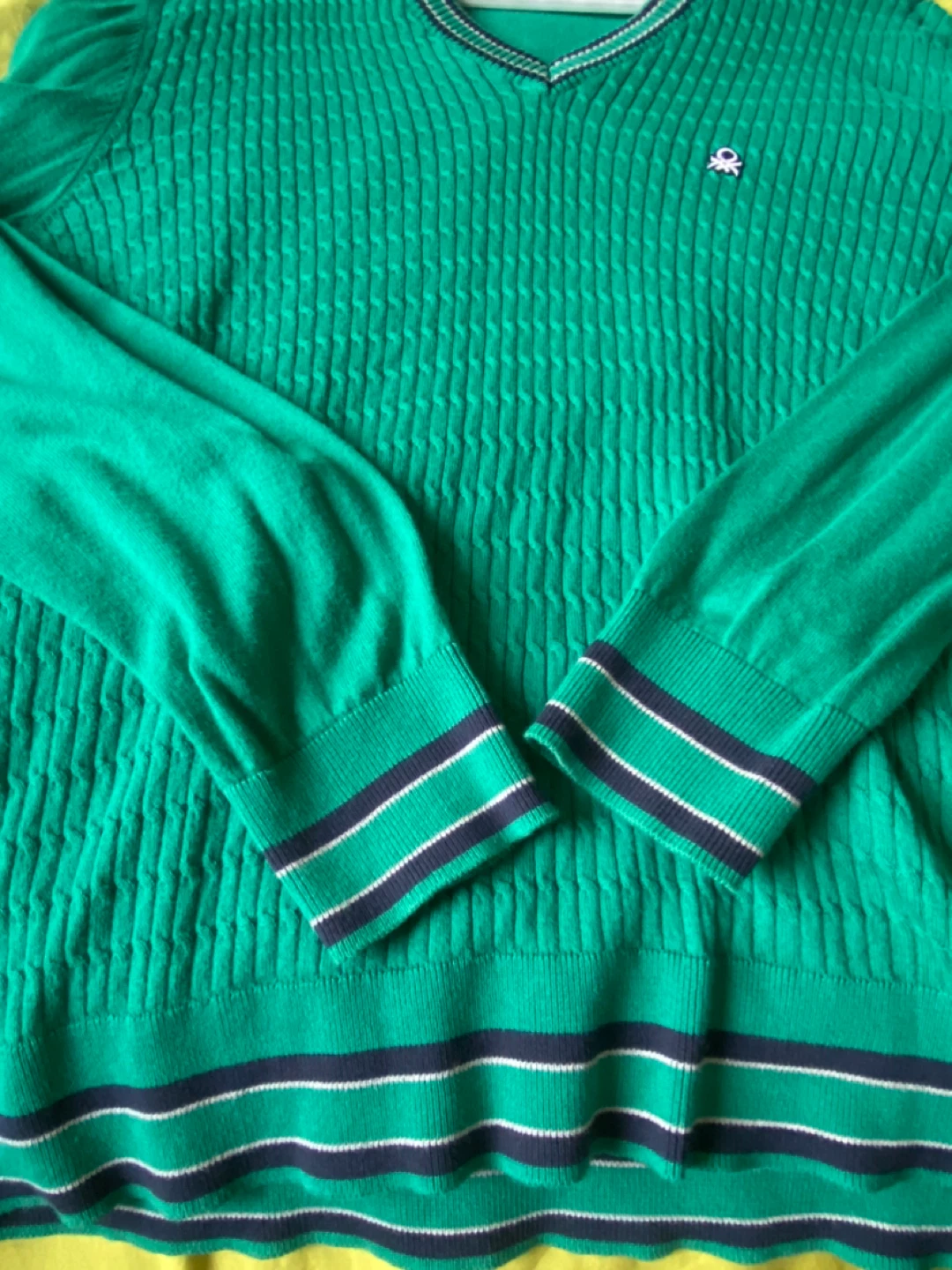 United Colors of Benetton Green V-Neck Sweater - photo 3