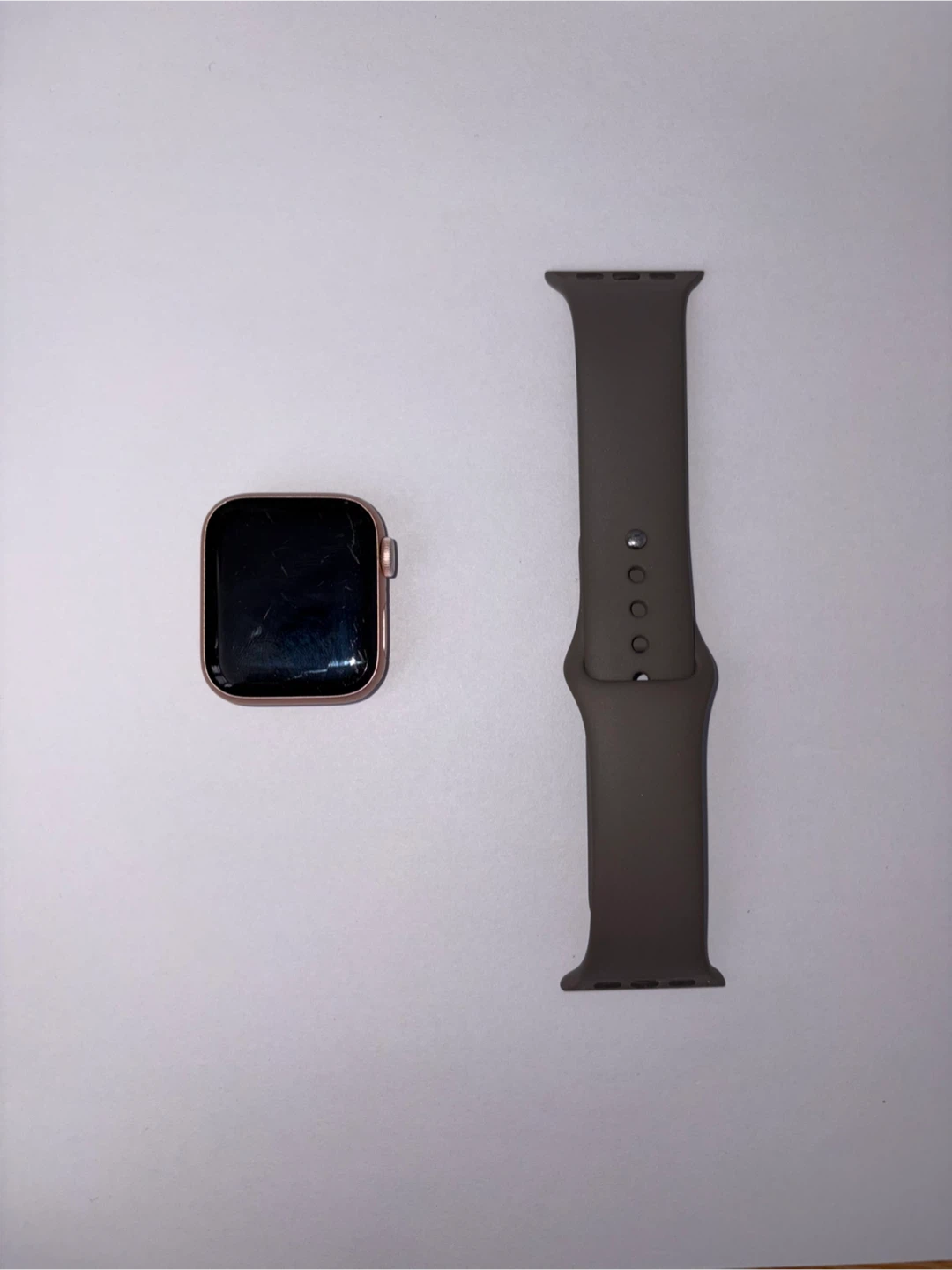 Apple Watch Series 5 (44mm) Rose Gold Aluminum