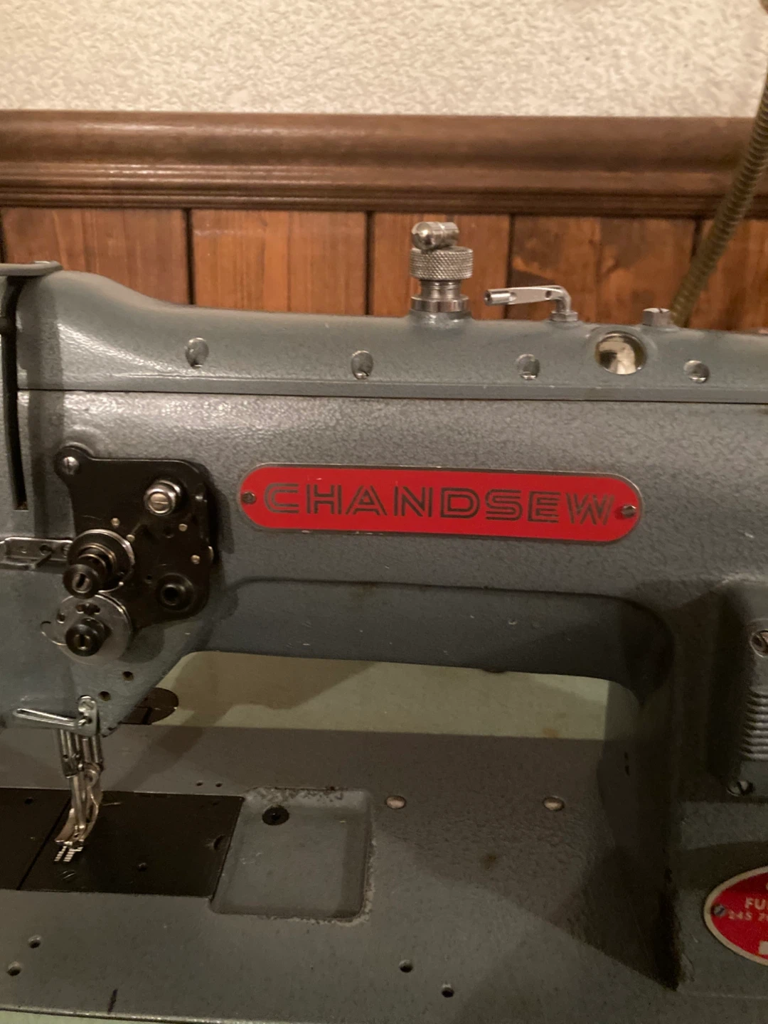 Chandler Industrial Sewing Machine - photo 4