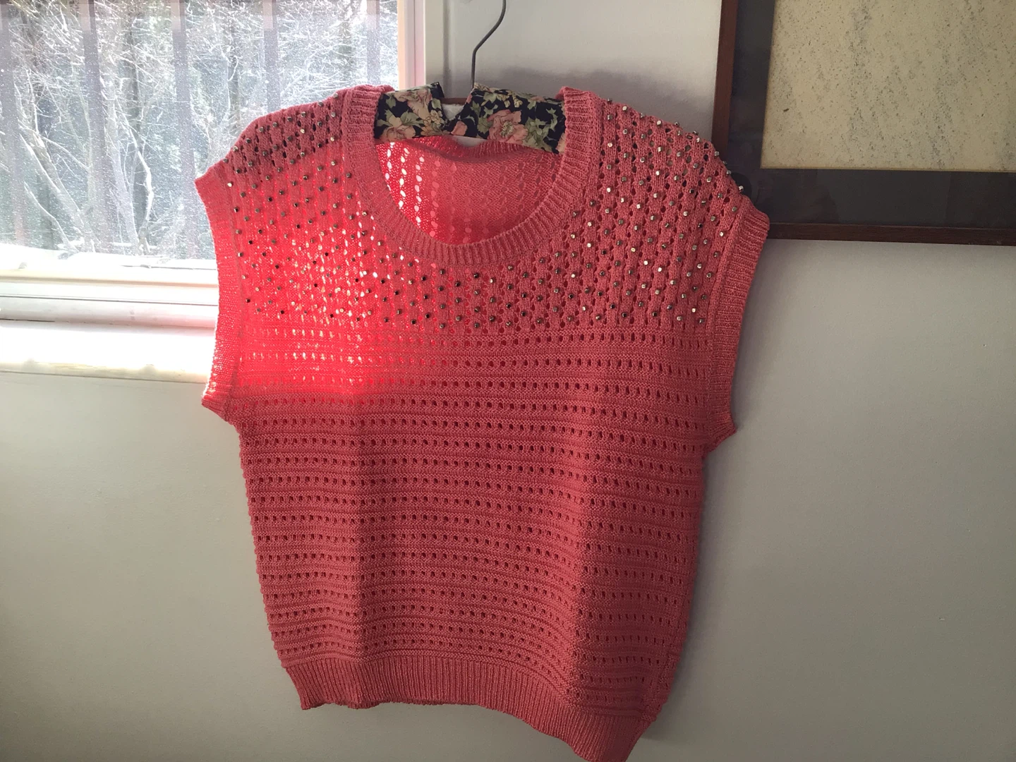 Coral knit sleeveless top with embellishments - photo 3