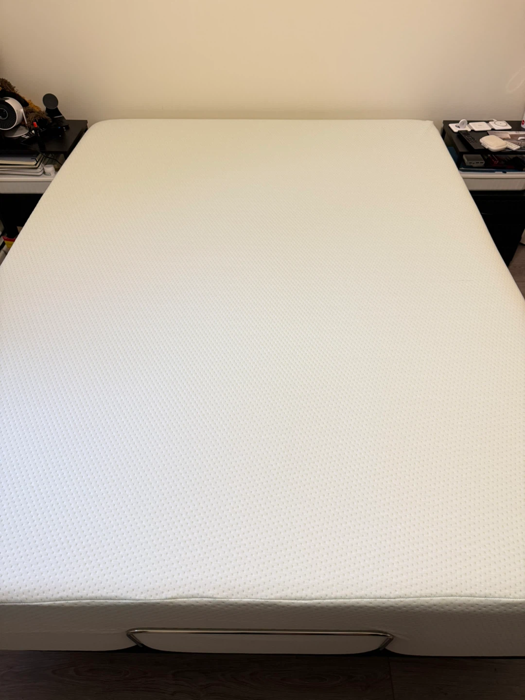 Zinus Memory Foam Mattress (queen)