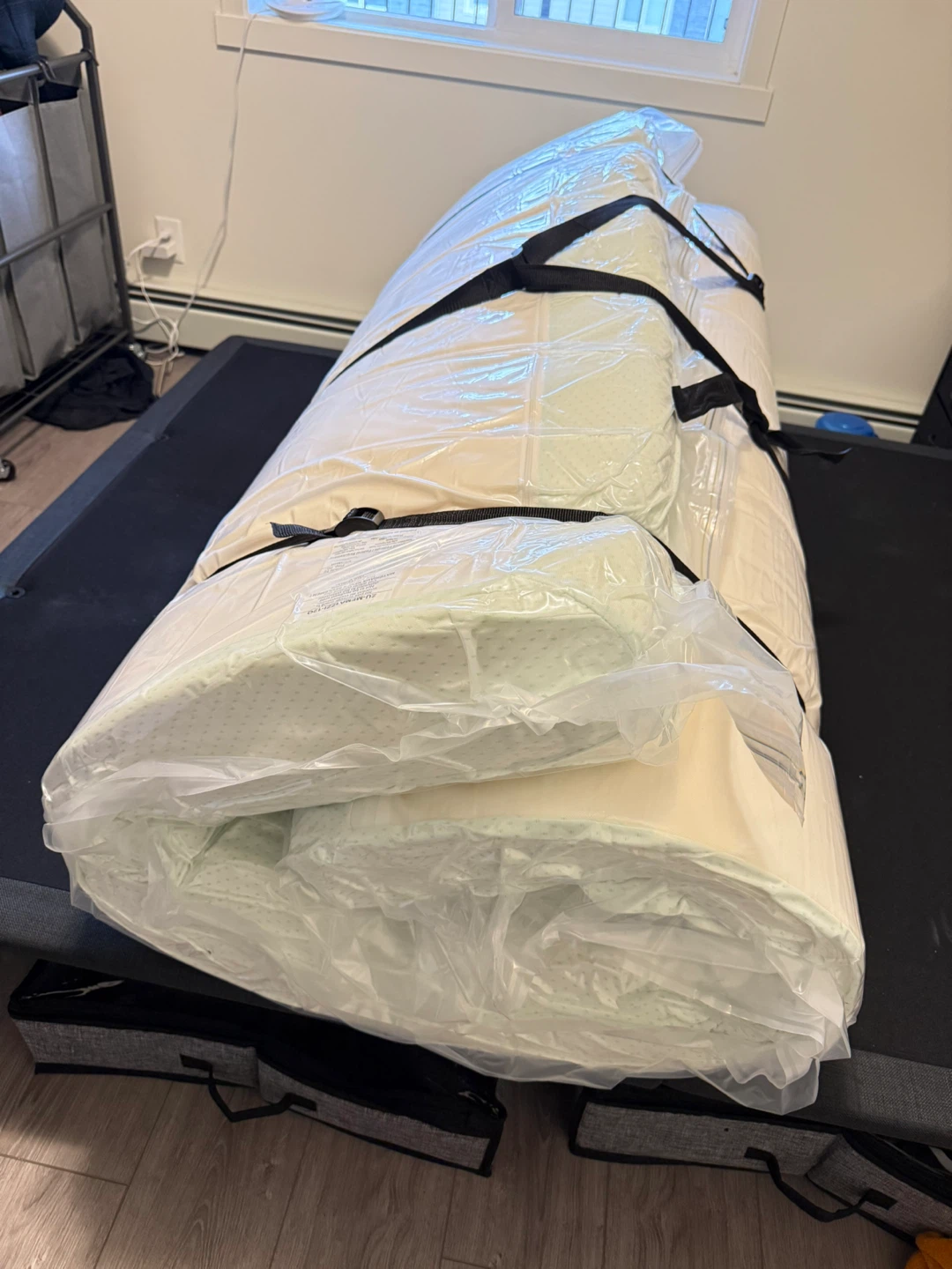 Zinus Memory Foam Mattress (queen) - photo 5