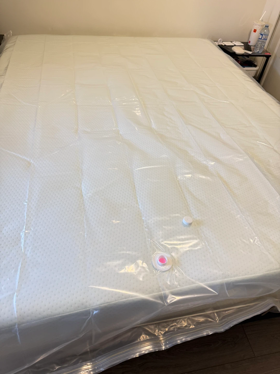 Zinus Memory Foam Mattress (queen) - photo 4