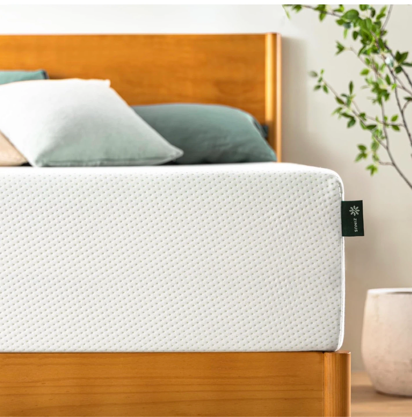 Zinus Memory Foam Mattress (queen) - photo 2