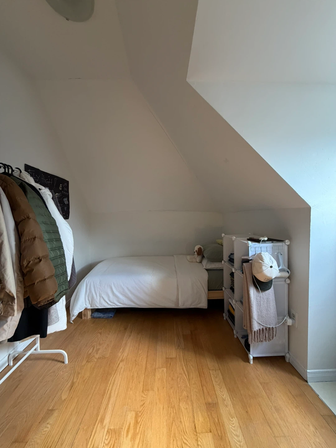 Summer Sublet: 3rd Floor Townhouse Room